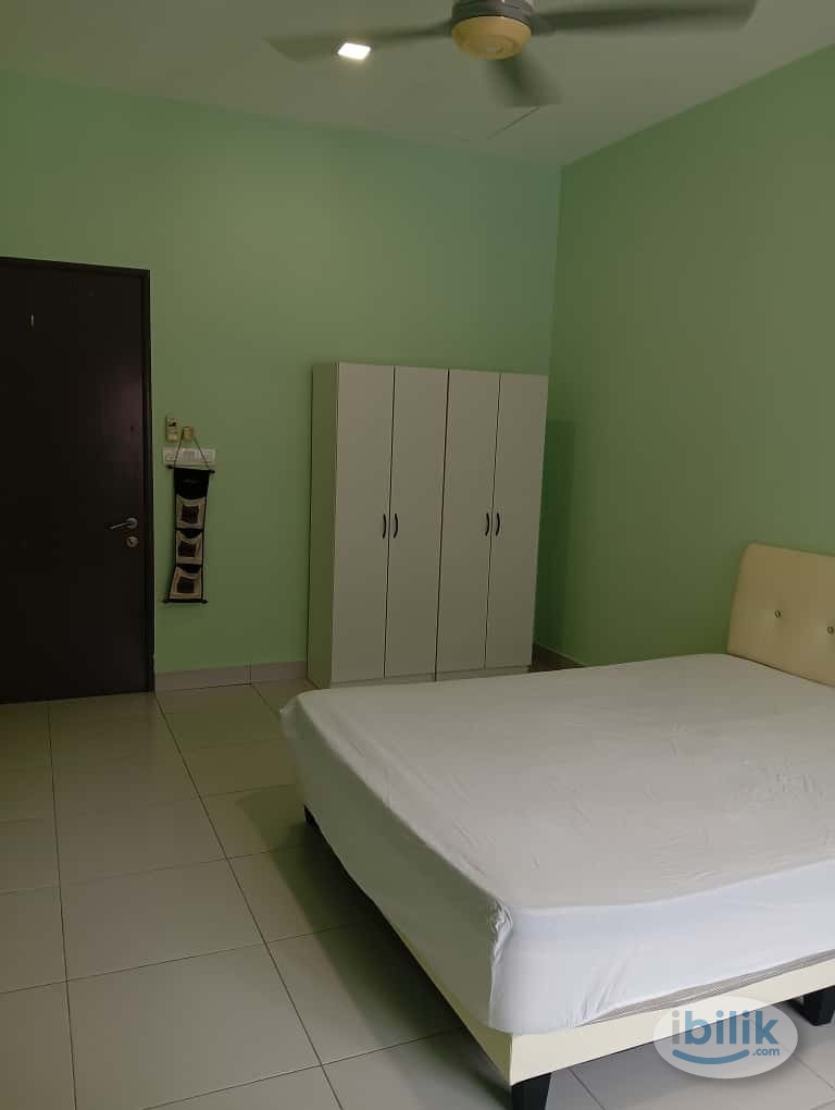 Middle Room at Taman Damai Utama, Bandar Kinrara - Image 1