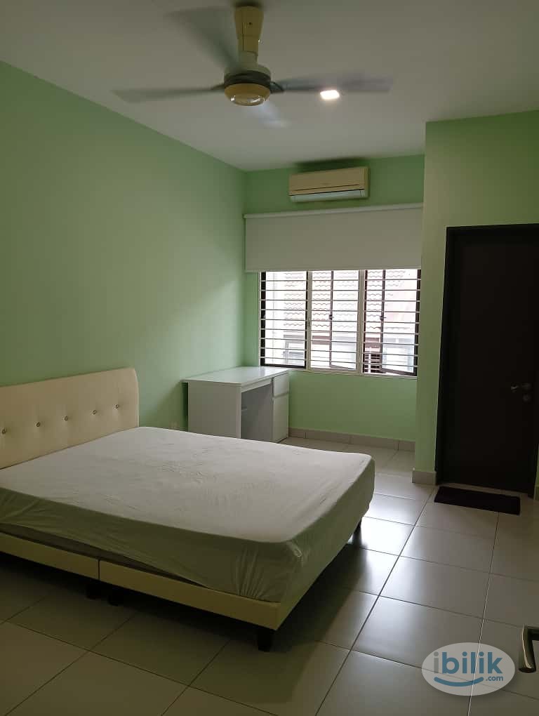 Middle Room at Taman Damai Utama, Bandar Kinrara - Image 2