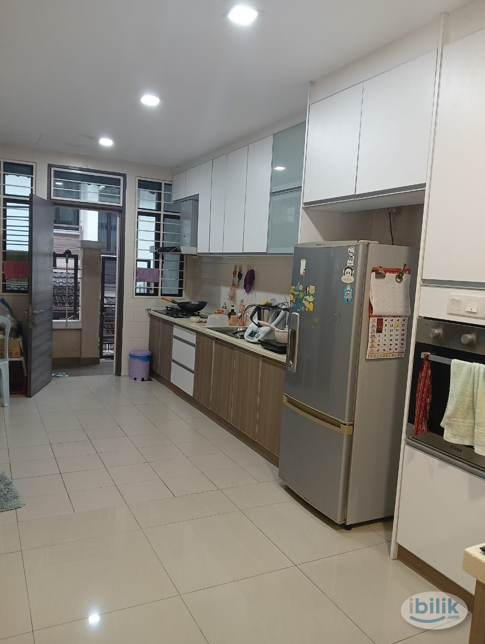 Middle Room at Taman Damai Utama, Bandar Kinrara - Image 3