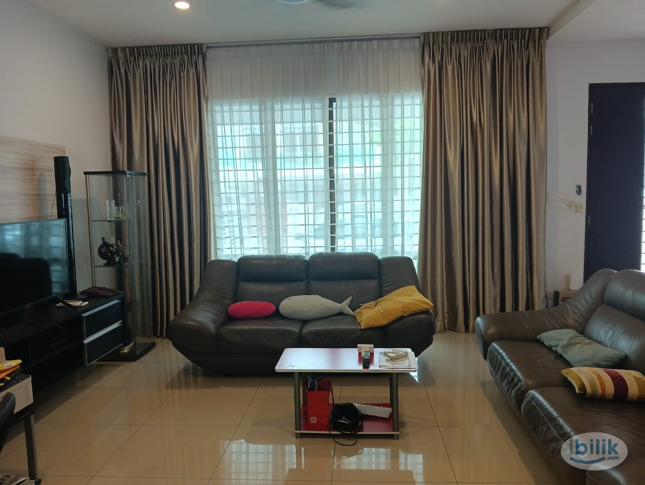 Middle Room at Taman Damai Utama, Bandar Kinrara - Image 5