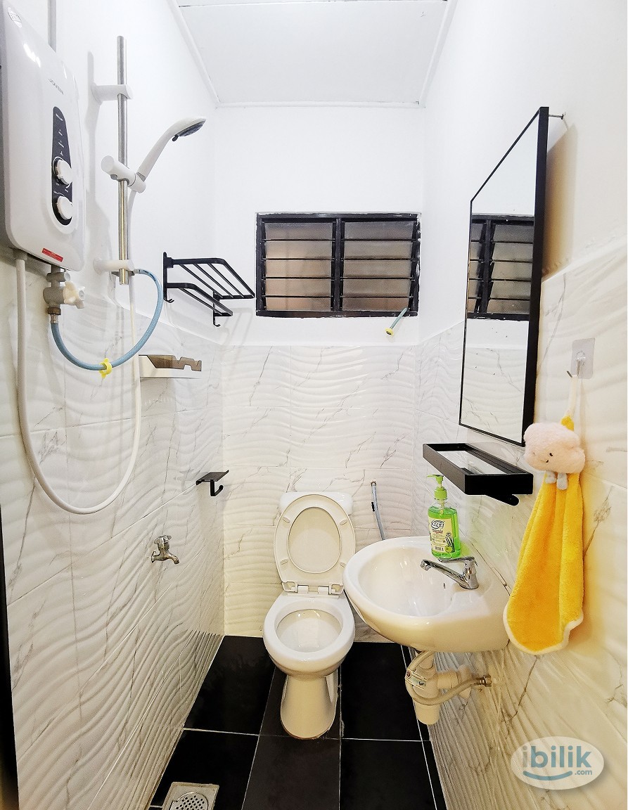 Middle Room at PJS 7, Bandar Sunway - Image 5