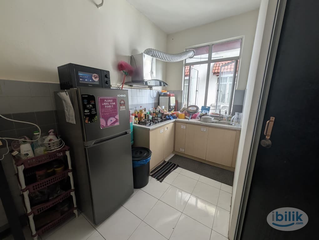 Walk to LRT Station L:arge Medium Room at Bukit OUG Condominium, Bukit Jalil - Image 4