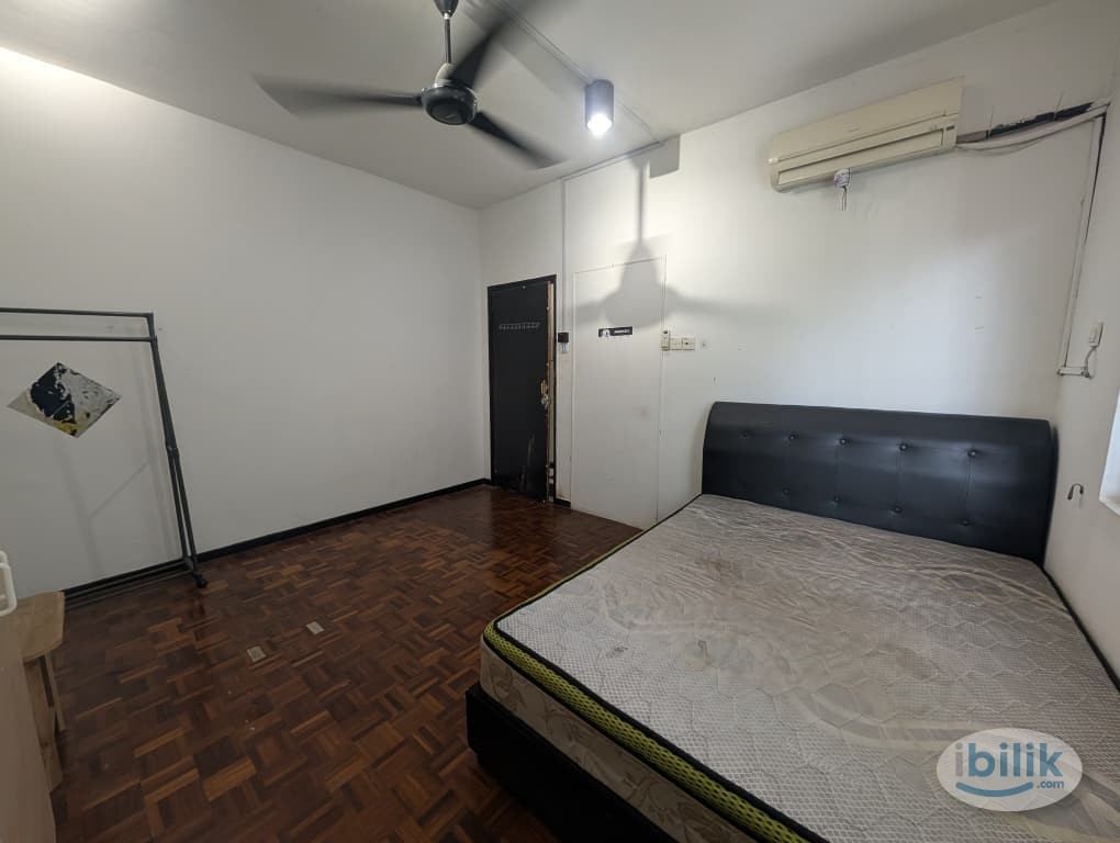 Walk to LRT Station L:arge Medium Room at Bukit OUG Condominium, Bukit Jalil - Image 3