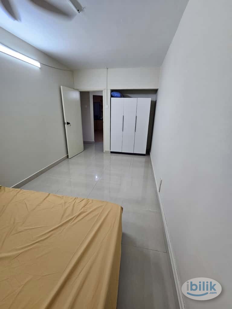 Middle Room at Amadesa, Desa Petaling - Image 1