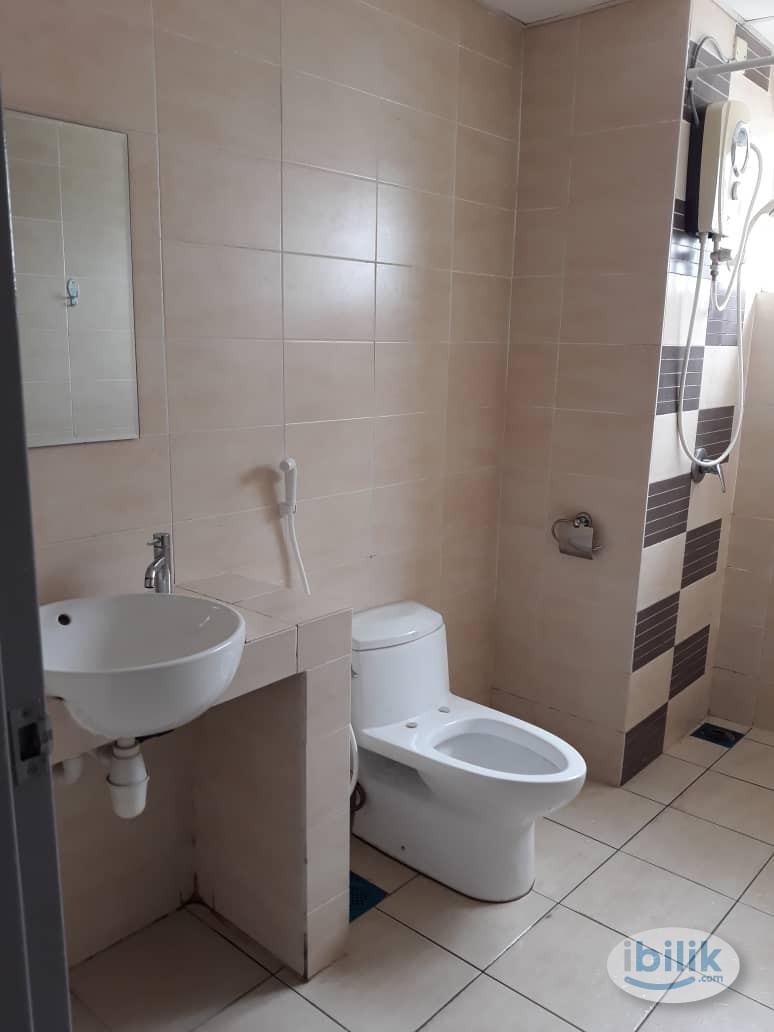 Walking distance to MRT and Thomson & Sunway Medical Centre and Tropicana Gardens Single Room at Kota Damansara, Petalin - Image 3