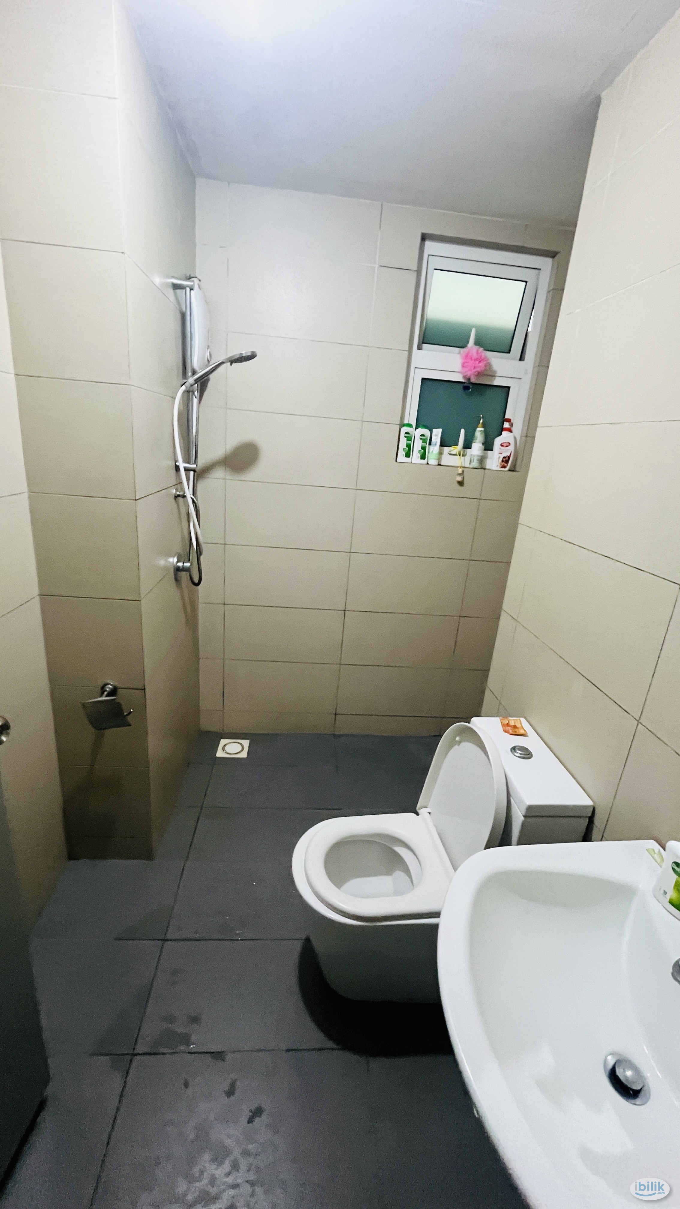 Next to LRT and MRT Station Middle Room at TR Residence, Kuala Lumpur Near HKL and Station - Image 1