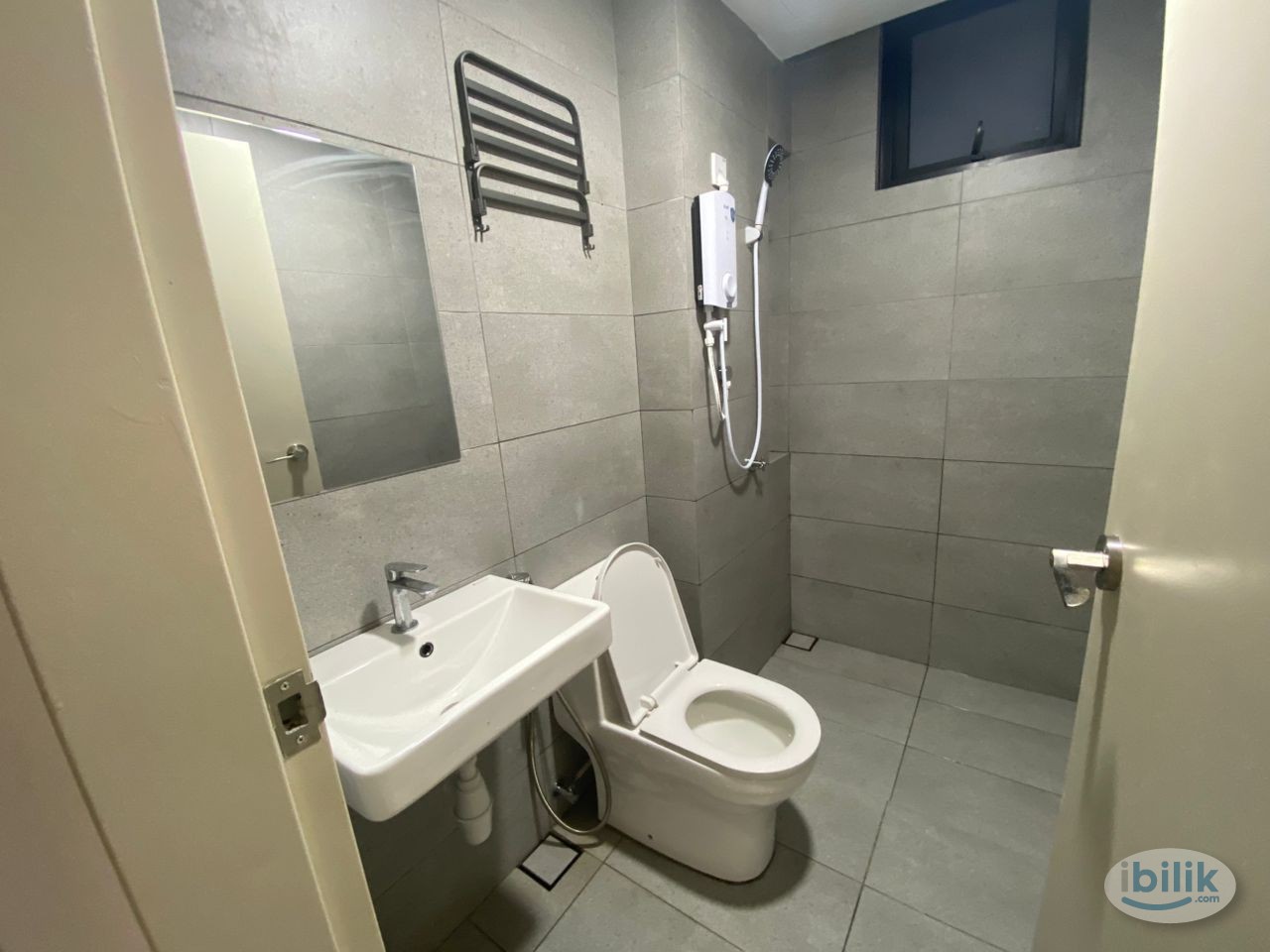 Master Room at Vivo Executive Apartment Bandar Cassia - Image 4