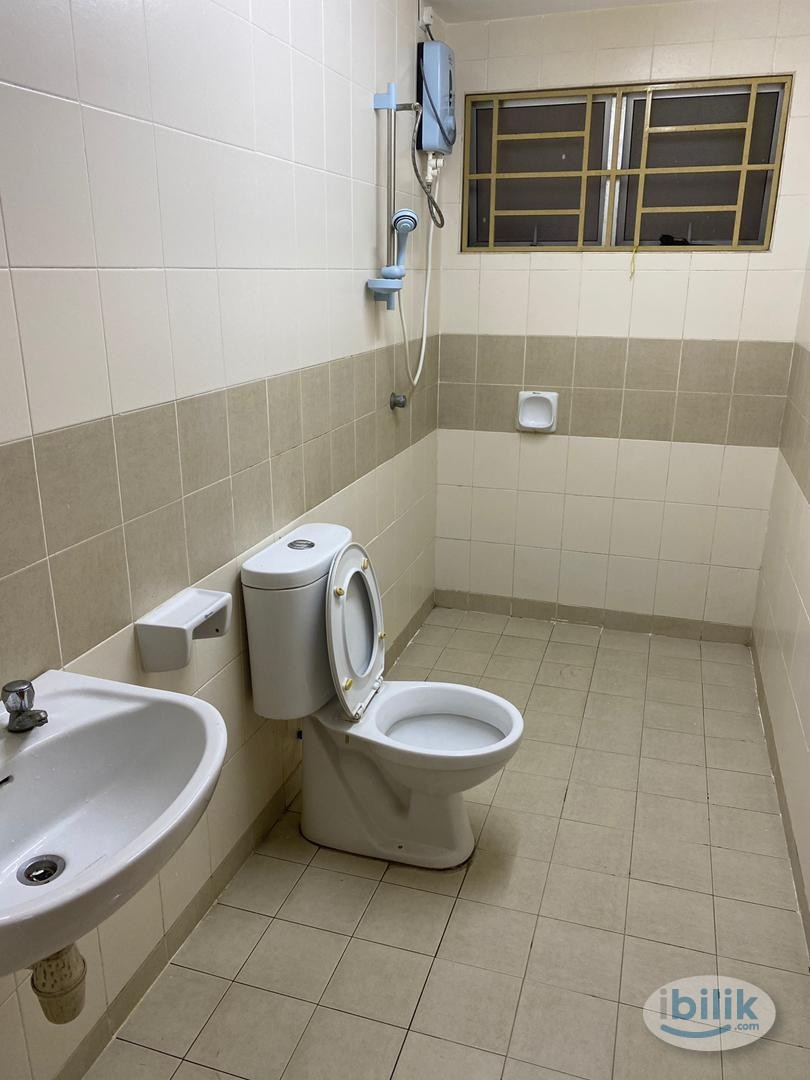 Fully Furnished cozy Single Room with WiFi, AC, Cleaning service for rent at Kinrara Mas, Bukit Jalil - Image 1