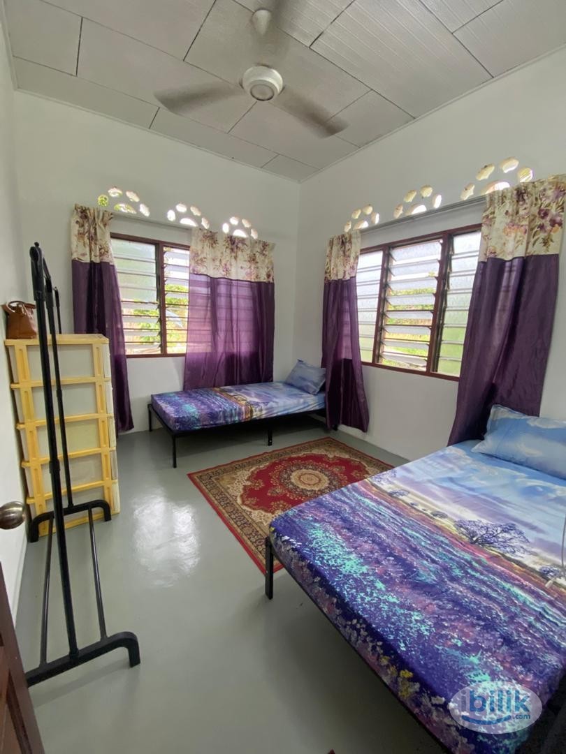 Middle Room at Batu Pahat, Johor - Image 1