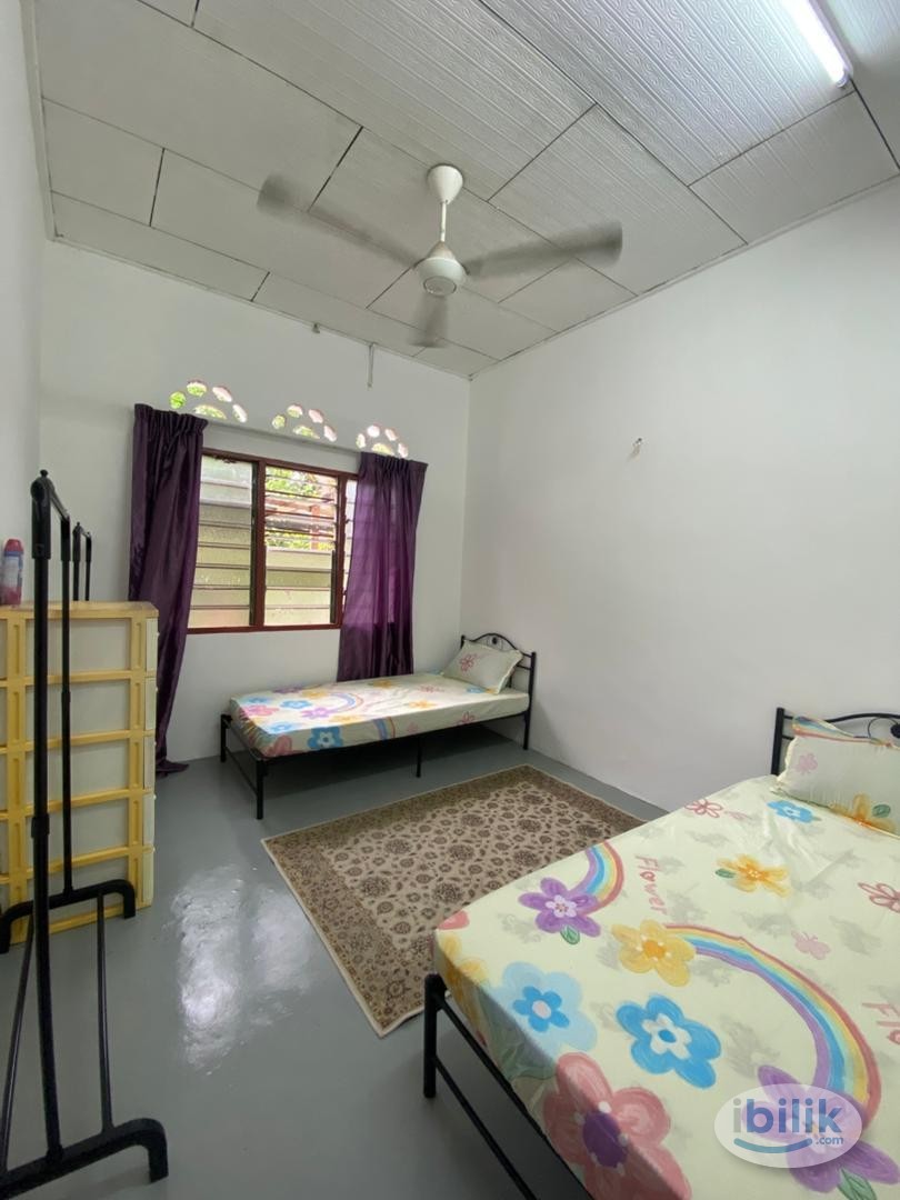 Middle Room at Batu Pahat, Johor - Image 2
