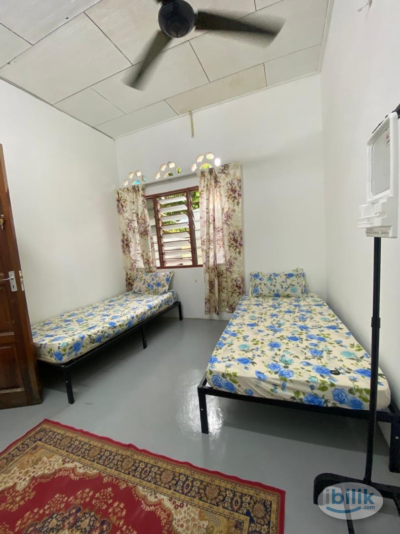 Middle Room at Batu Pahat, Johor - Image 3