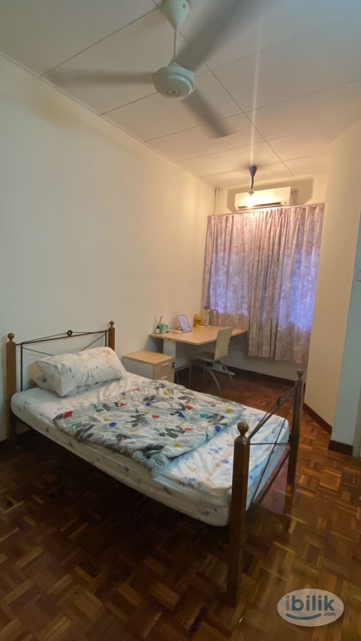 Middle Room at Bandar Utama 4, 3 mins to 1 Utama, 1st Avenue - Image 1