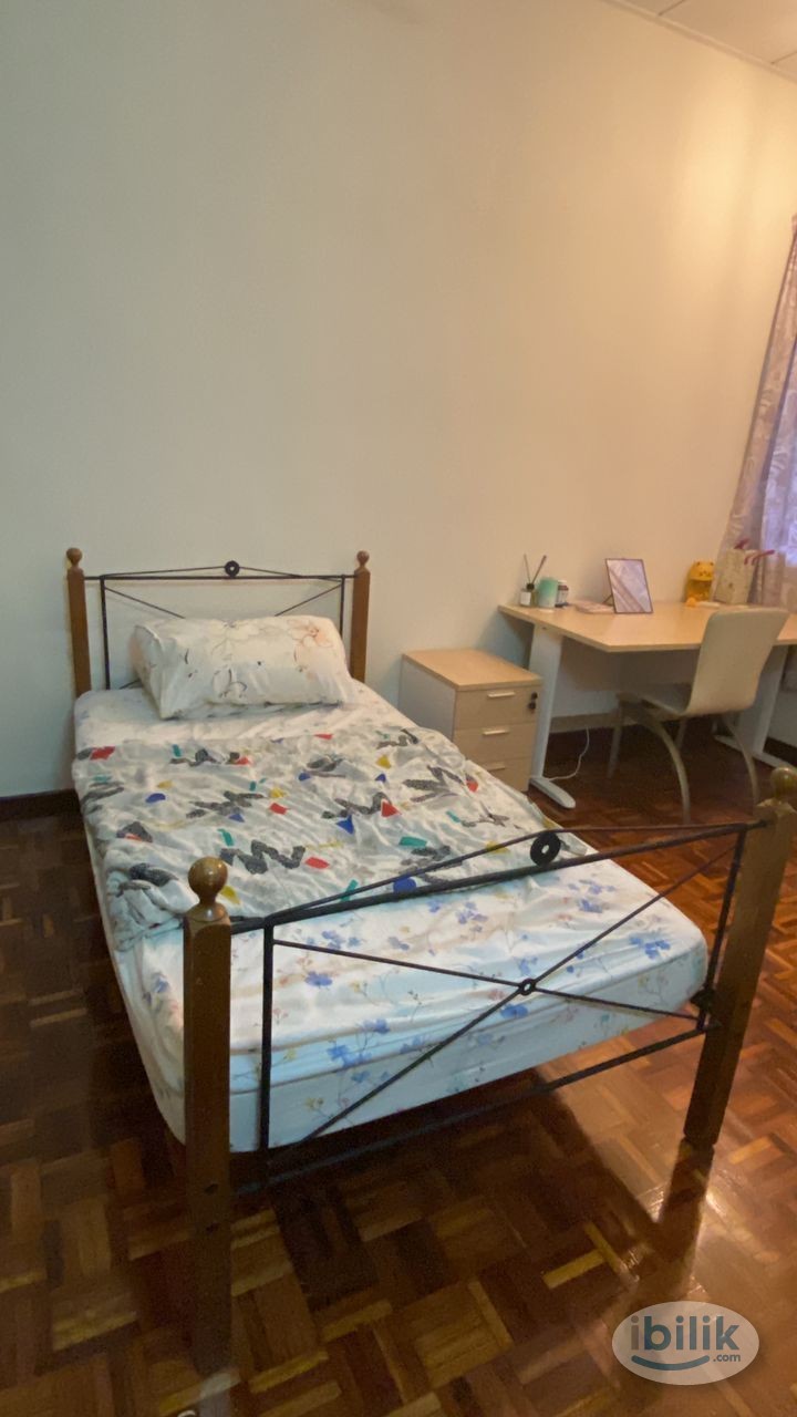Middle Room at Bandar Utama 4, 3 mins to 1 Utama, 1st Avenue - Image 5