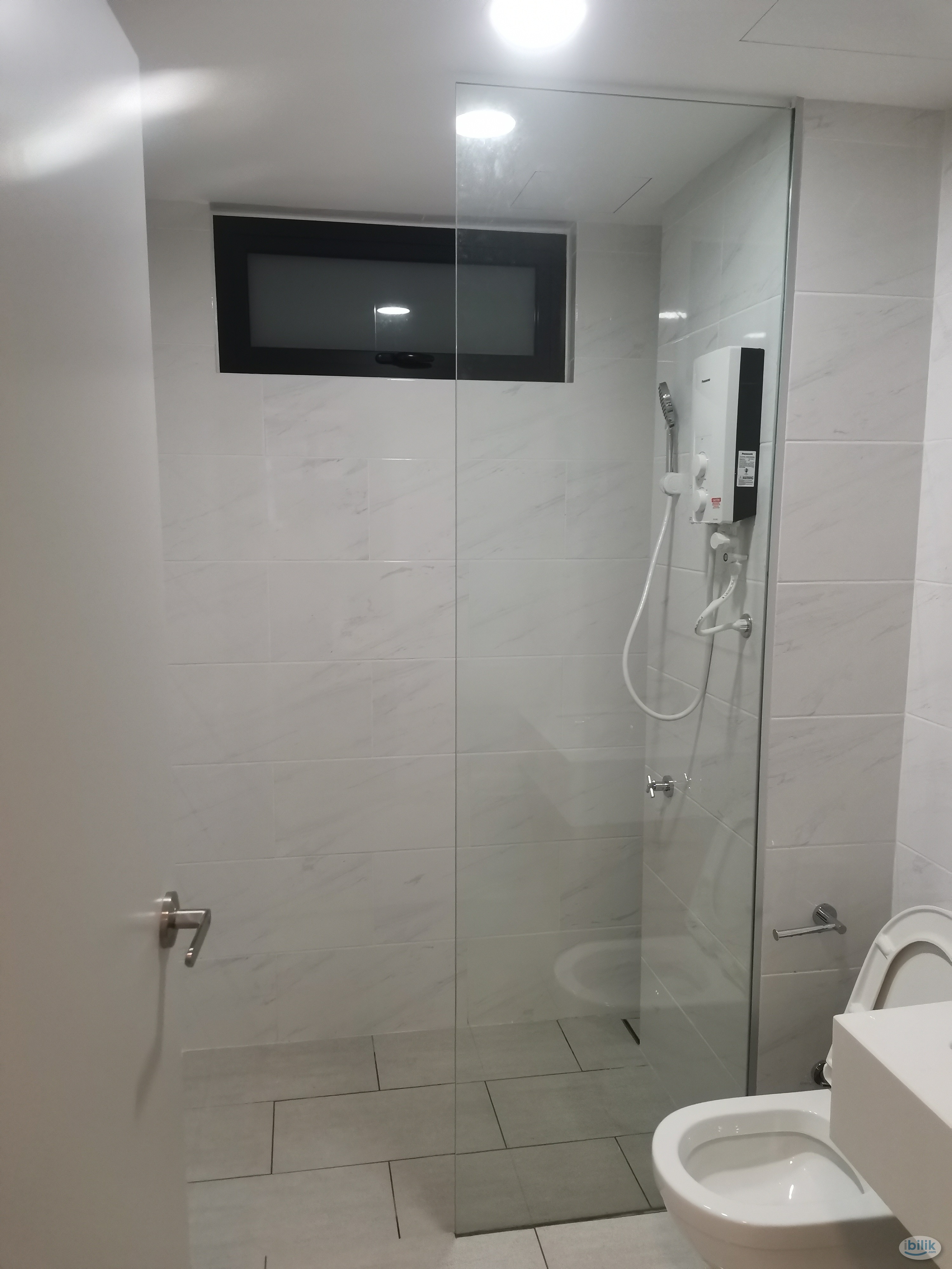Vertu Resort Condo Aircond middle room include utilities share bathroom MIX GENDER - Image 4