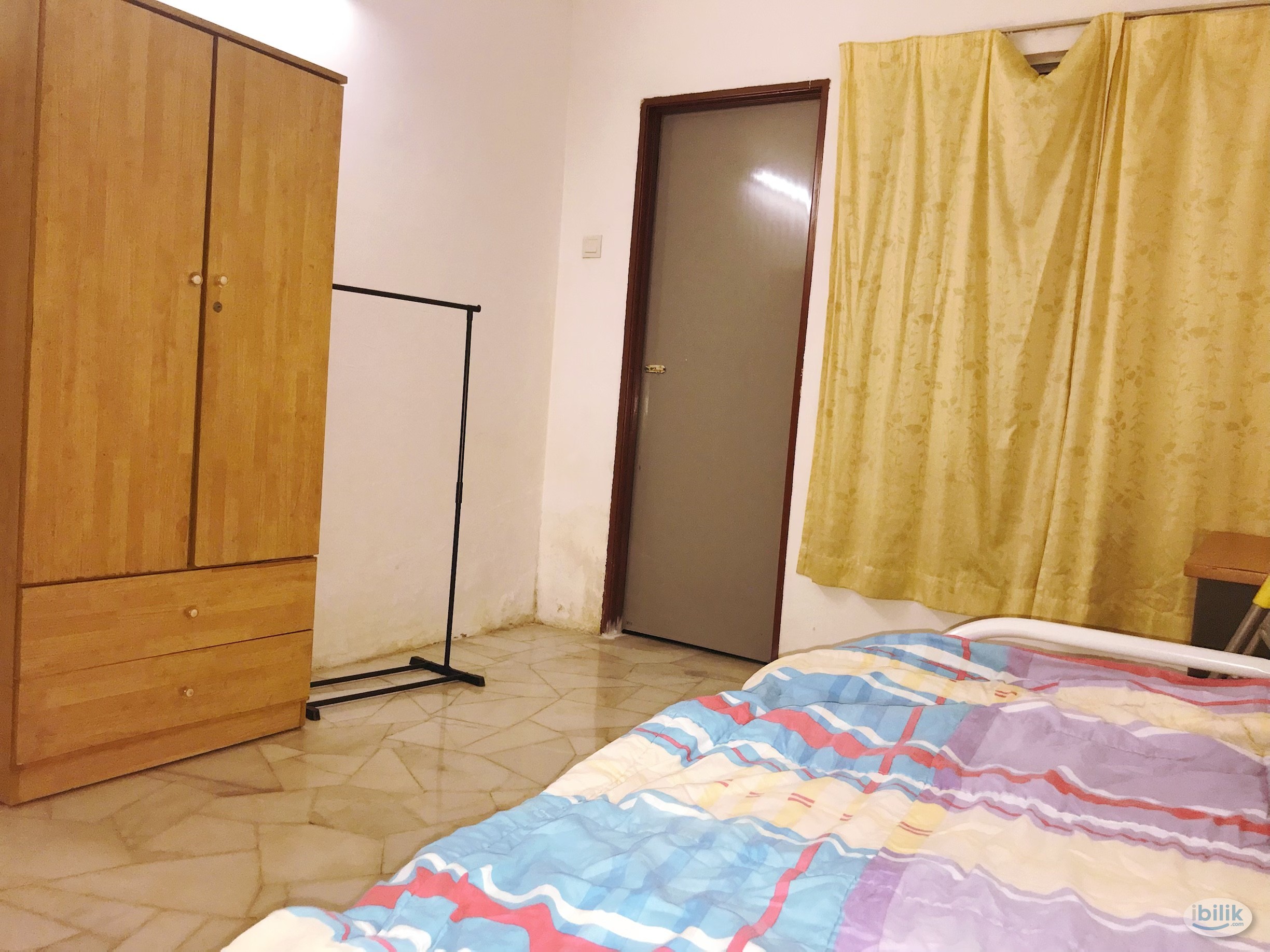 Room near LRT station - Image 1