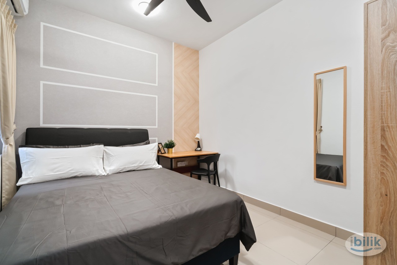 Female middle room, fully furnished, inc utility, near train - Image 1