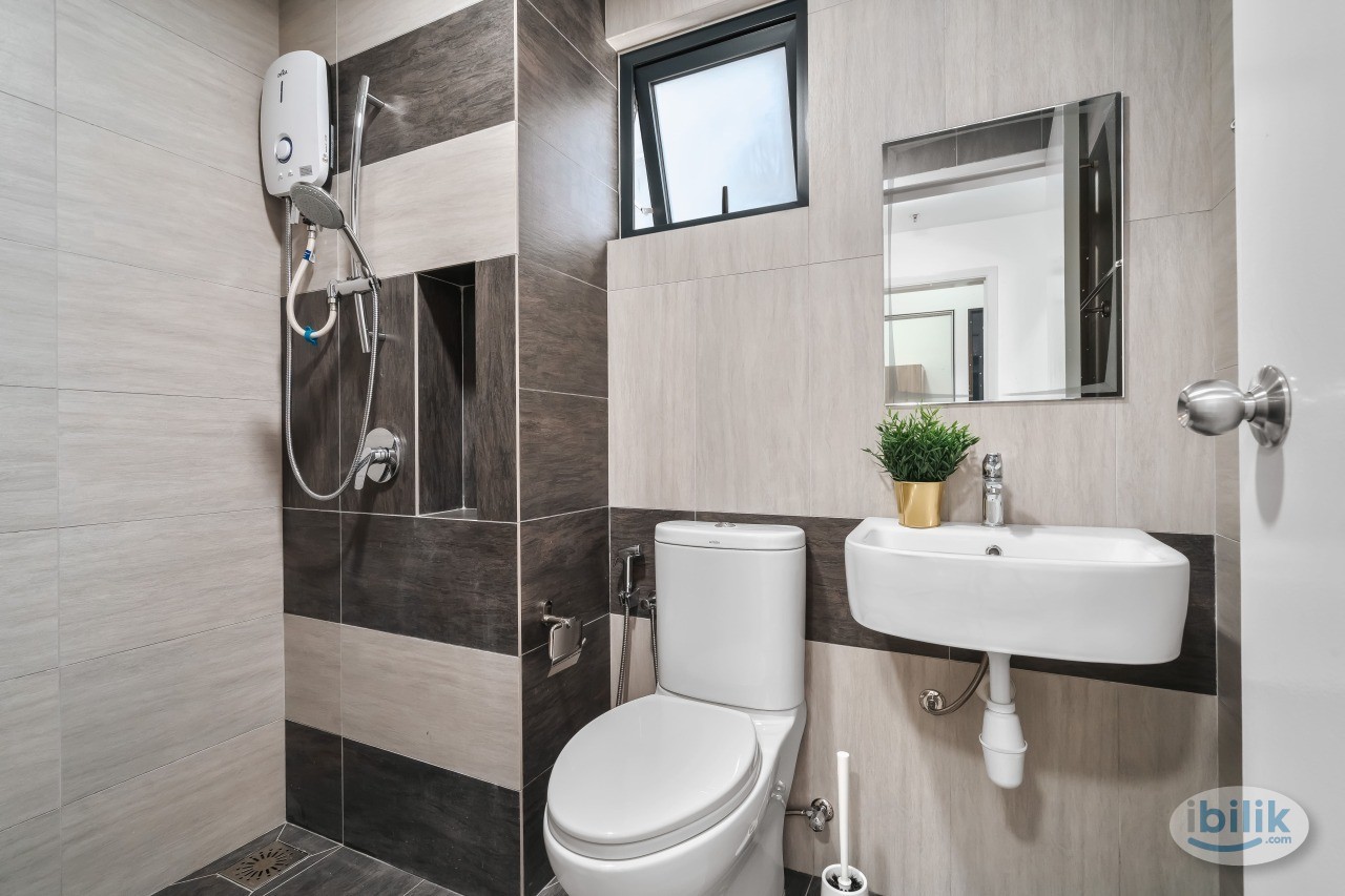 Female middle room, fully furnished, inc utility, near train - Image 5