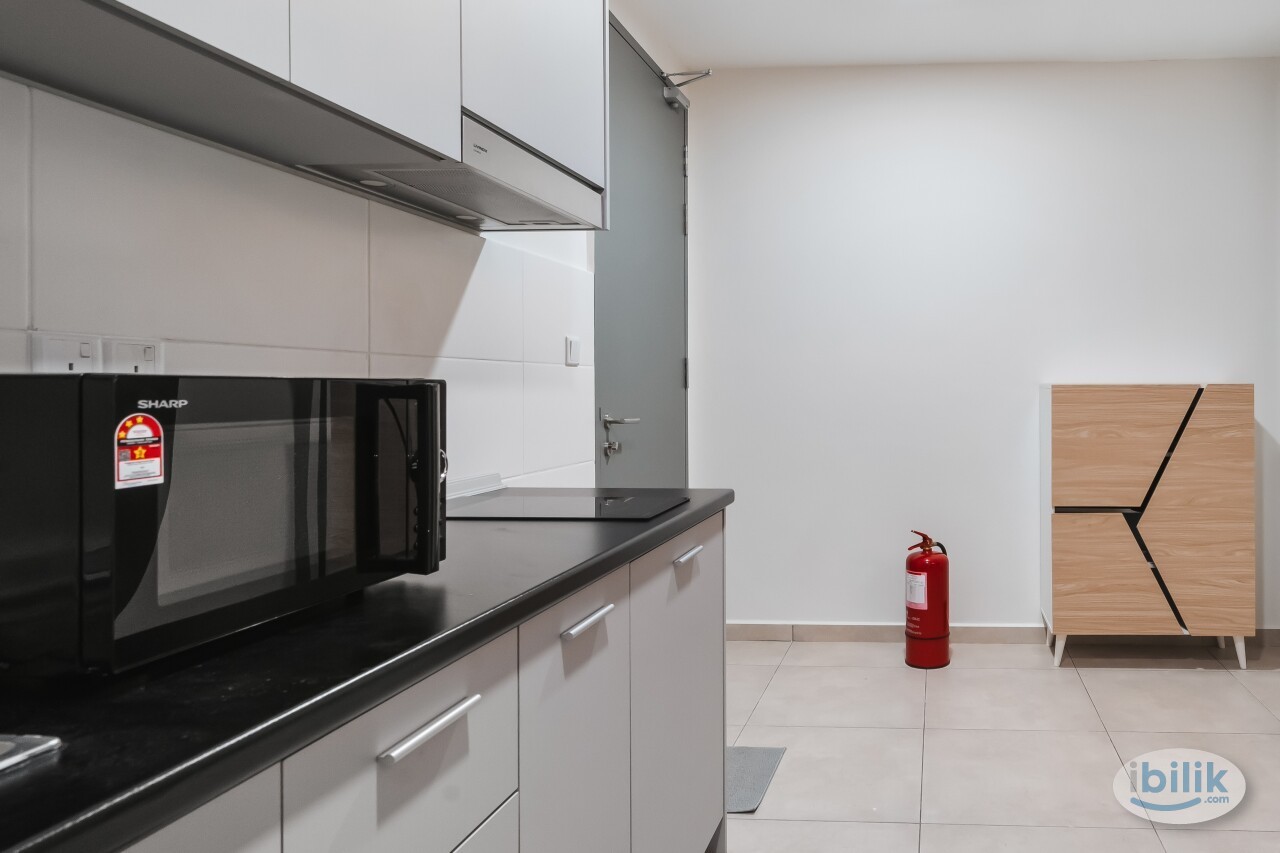 Small and budget friendly room near train, fully furnished - Image 4