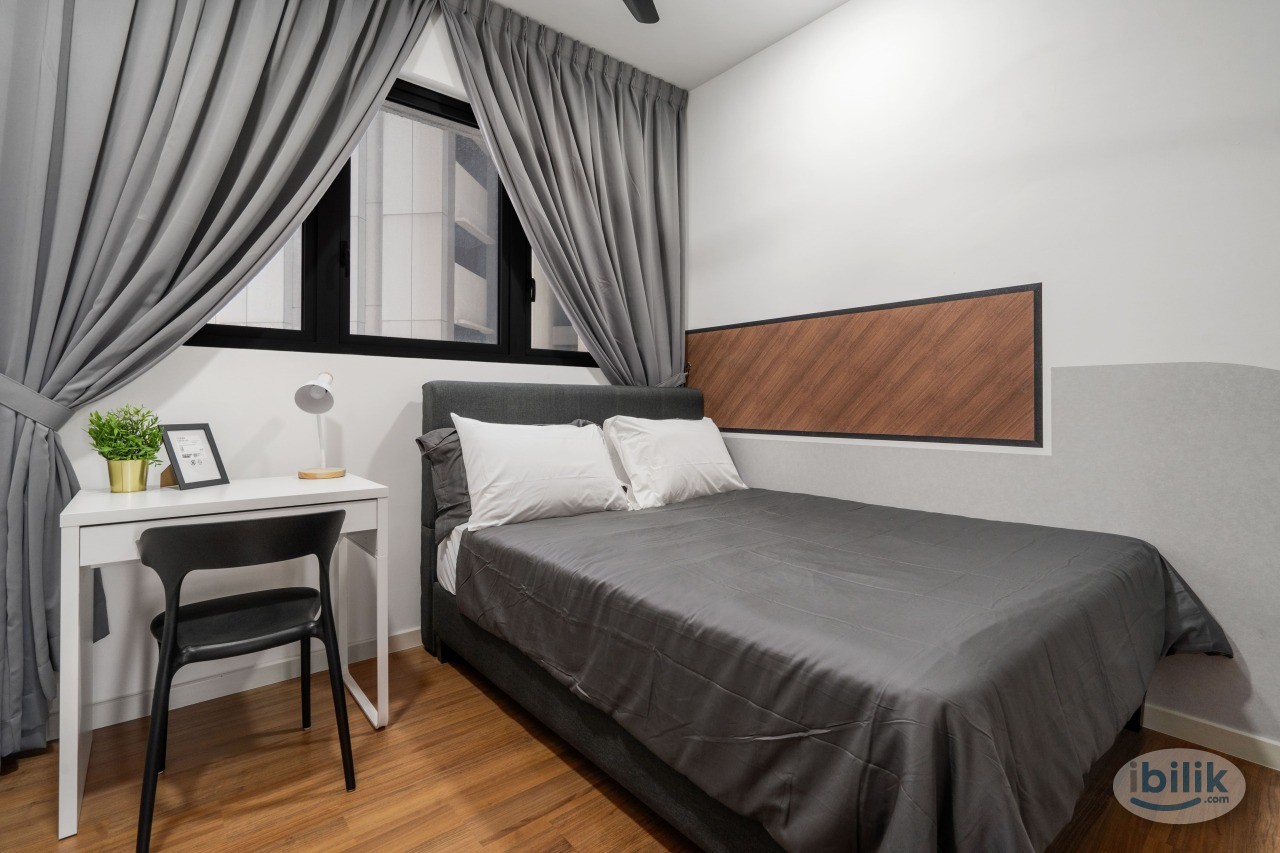Middle room, queen bed, fully furnished, inc utility - Image 1