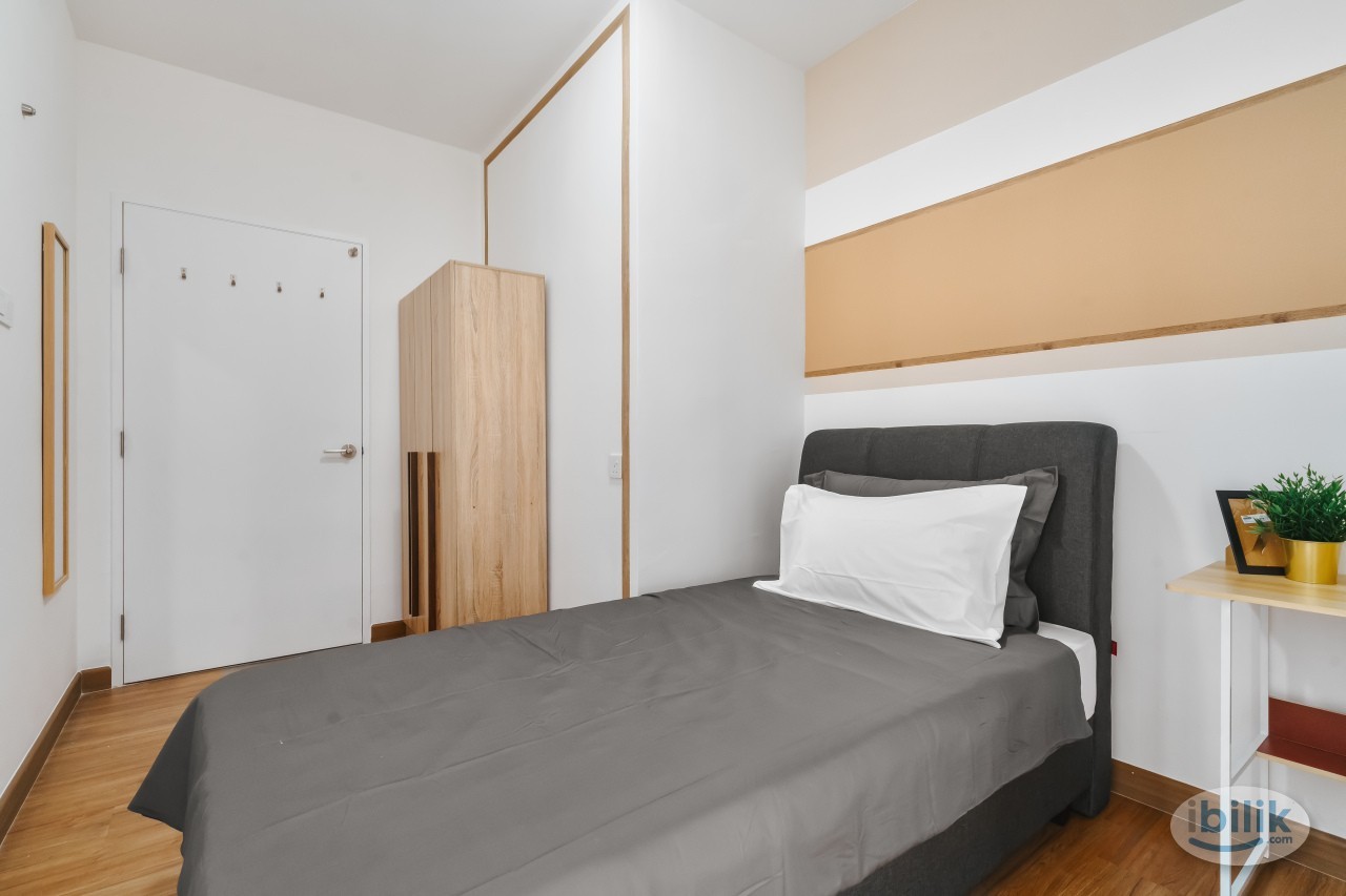 Medium room, big window, fully furnished - Image 2