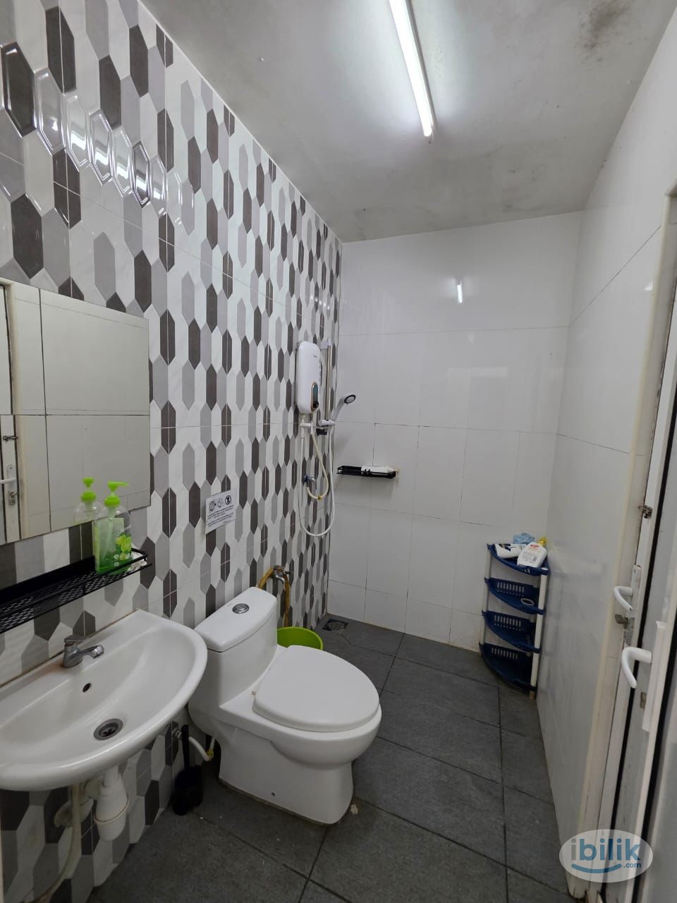 ✨🔥 ZERO DEPOSIT🔥 Fully Furnished Room with AC in SS24, PJ ! 📍 8 min walk to LRT Taman Bahagia 🚆 - Image 1
