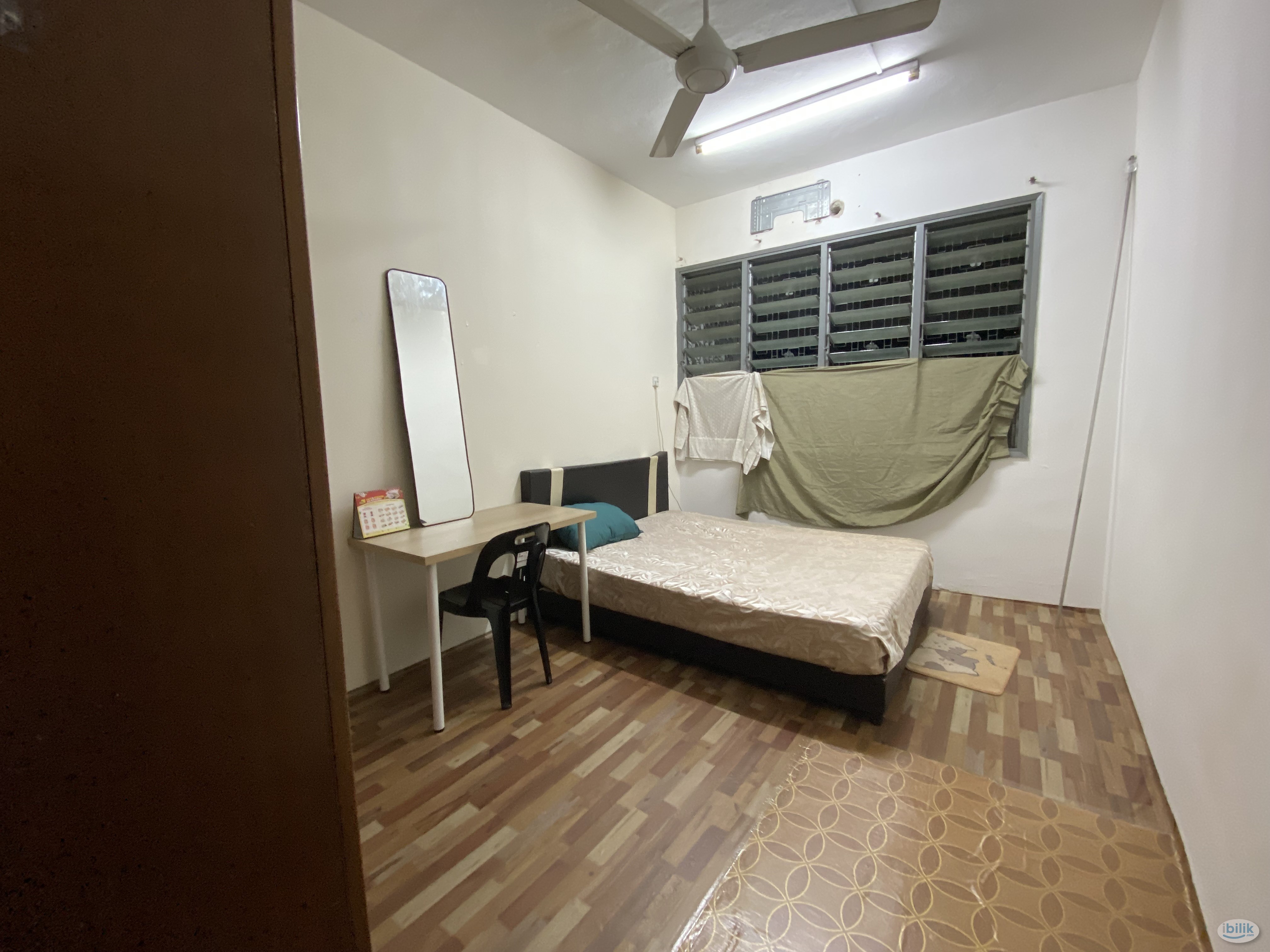 Limited FEMALE UNIT~ 👩🏻9 minute 🚶‍♀️to MRT🚂, Exclusive Female Master Room near Bangsar Village Mall & Bangsar LRT & Bang - Image 1