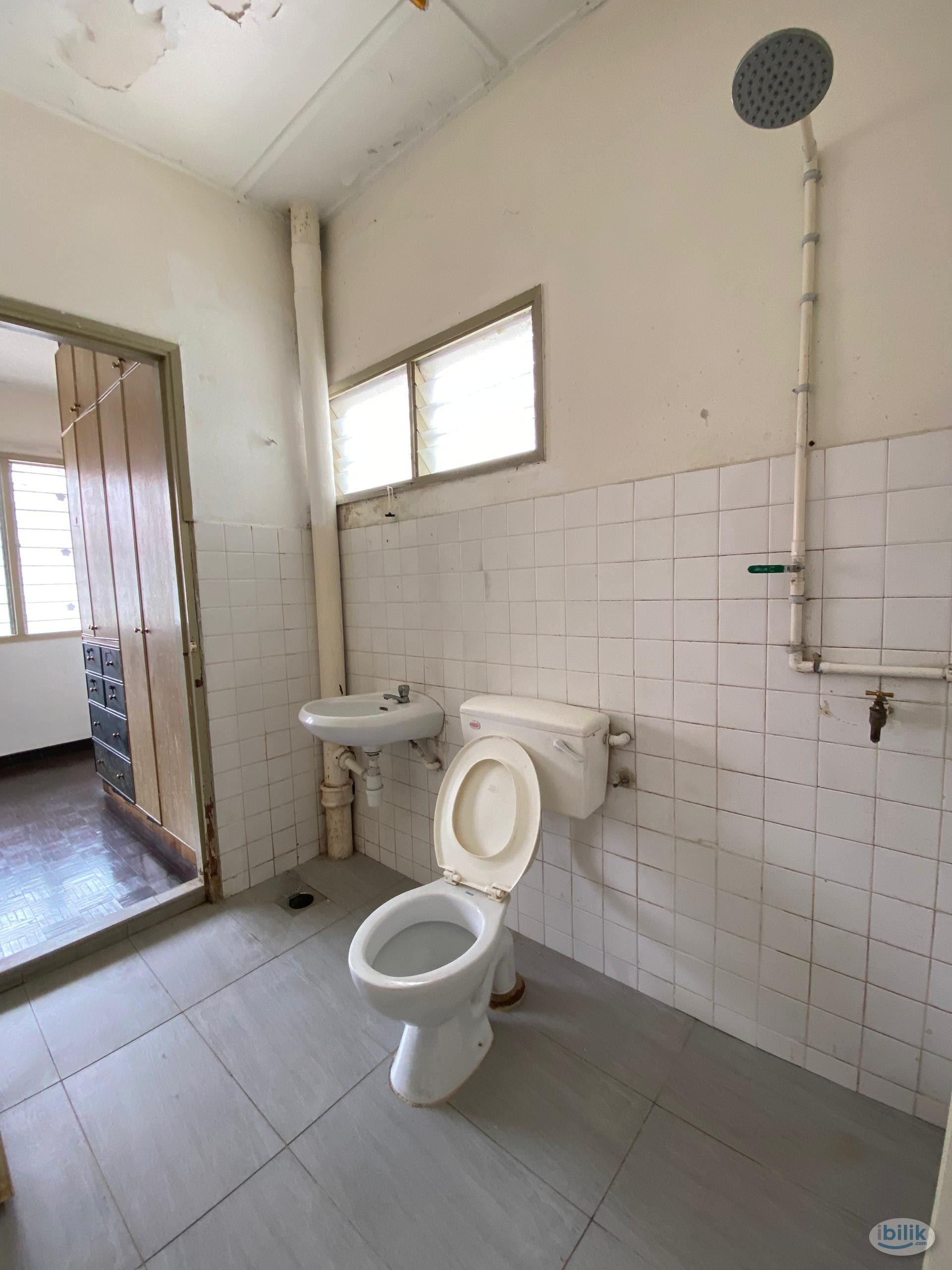 Limited FEMALE UNIT~ 👩🏻9 minute 🚶‍♀️to MRT🚂, Exclusive Female Master Room near Bangsar Village Mall & Bangsar LRT & Bang - Image 4
