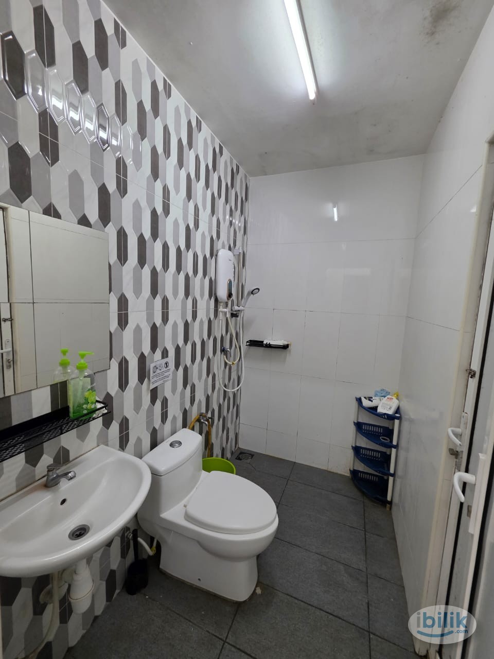 Free 1 Months Rental 🏡Near LRT Taman Kelana Walking🚶‍➡️🎈Fully Furnished,Megah Rise Mall🌟 - Image 4