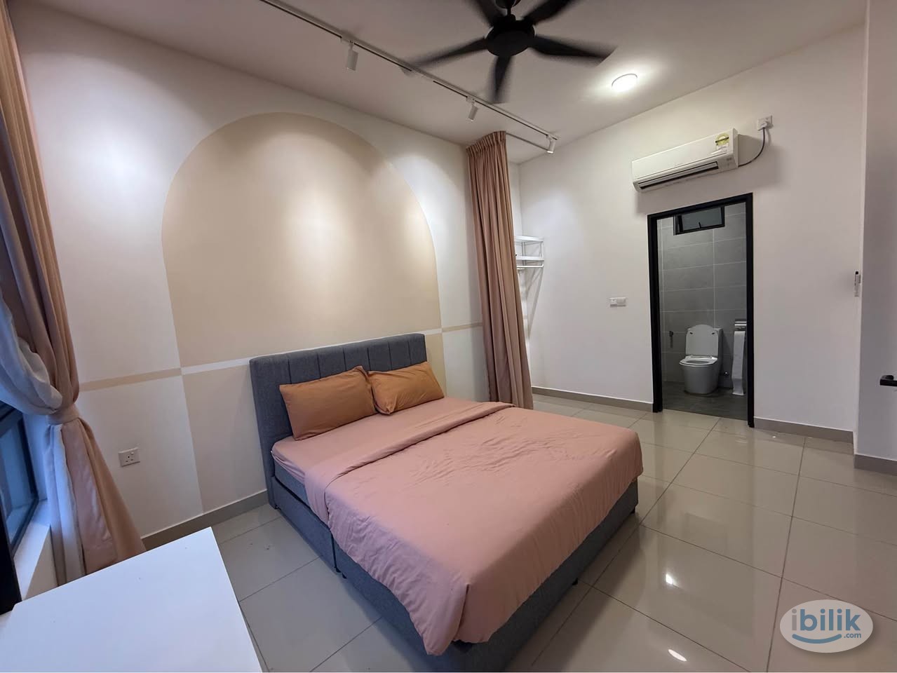 Twin tower residence / Bukit chagar / Room for rent / RM1700 / attach own toilet / 6 minit walk to JB Custom CIQ - Image 1