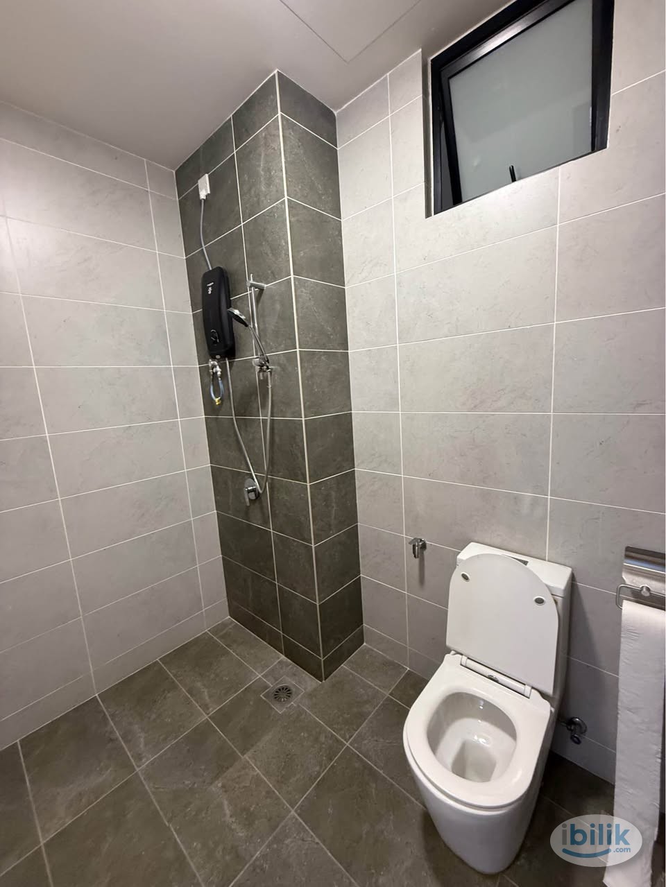 Twin tower residence / Bukit chagar / Room for rent / RM1700 / attach own toilet / 6 minit walk to JB Custom CIQ - Image 3