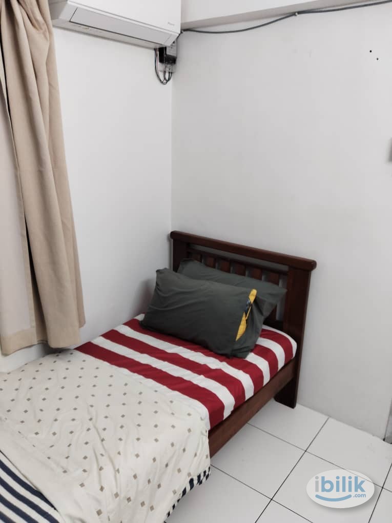JELLUTONG NEAR PASAR SINGLE AIRCOND FOR RENT 430.00. - Image 1
