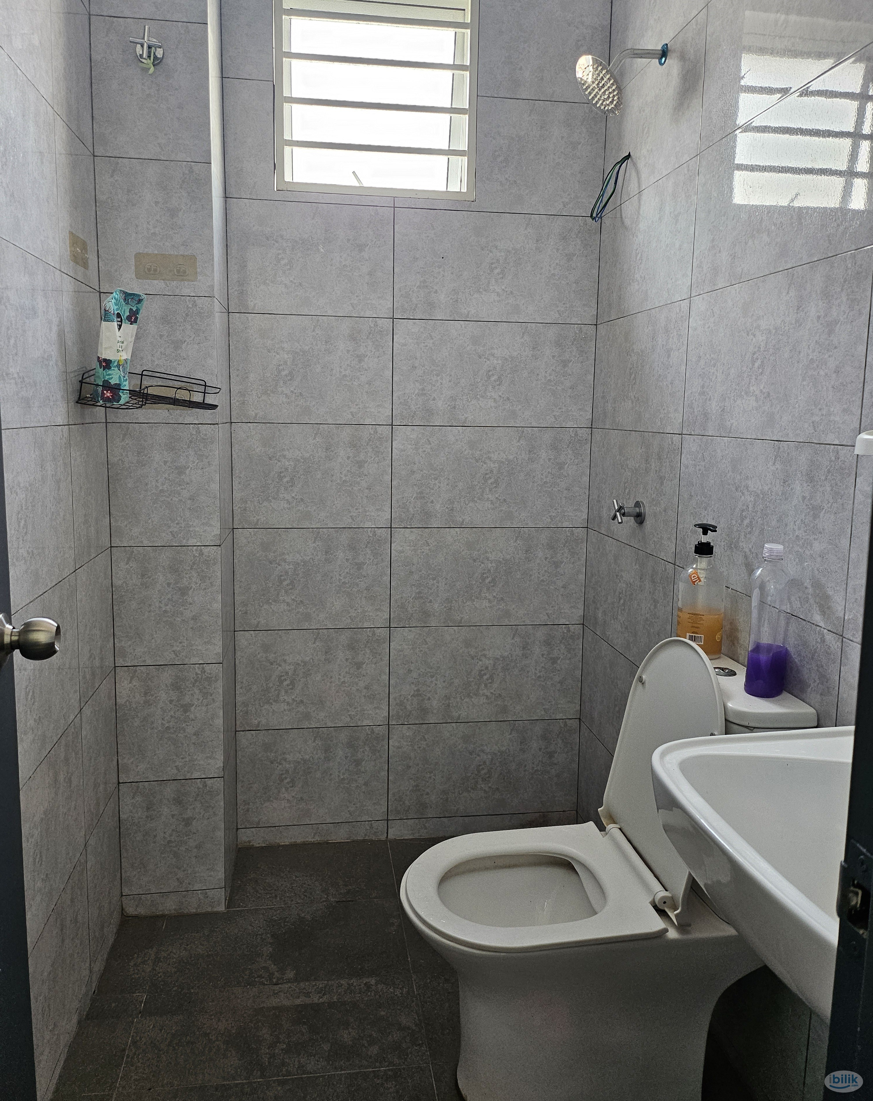 Spacious Middle Room at Ampang, Selangor - Image 4