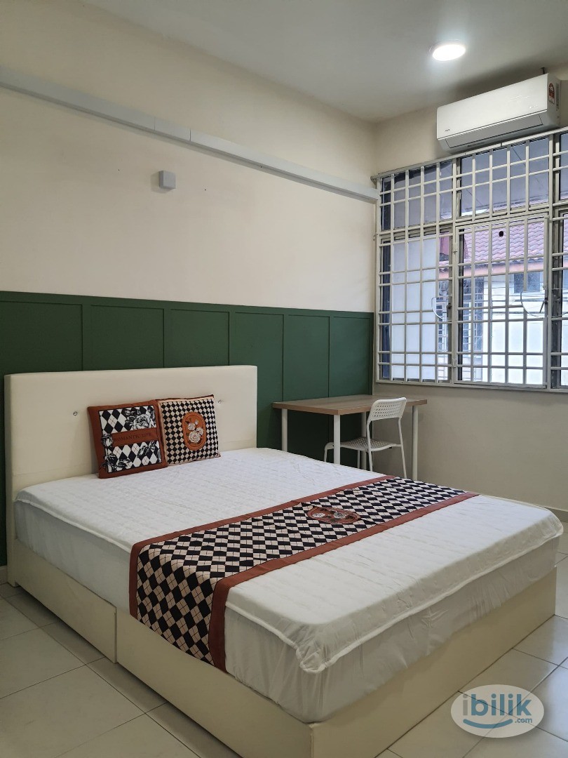 Middle Room at Batu Maung, Penang - Image 1