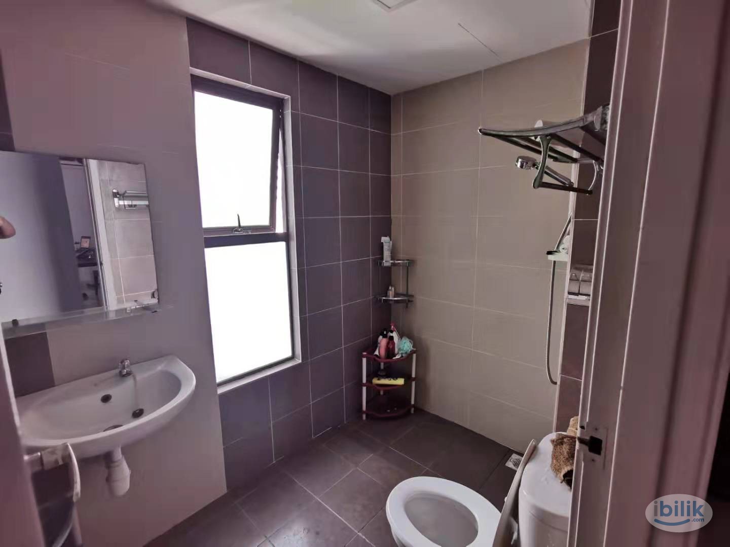 Middle Room at Atmosfera, Bandar Puchong Jaya - Image 2
