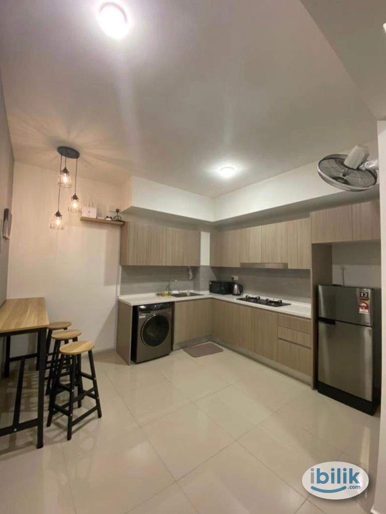 Middle Room at Gravit8, Klang - Image 4