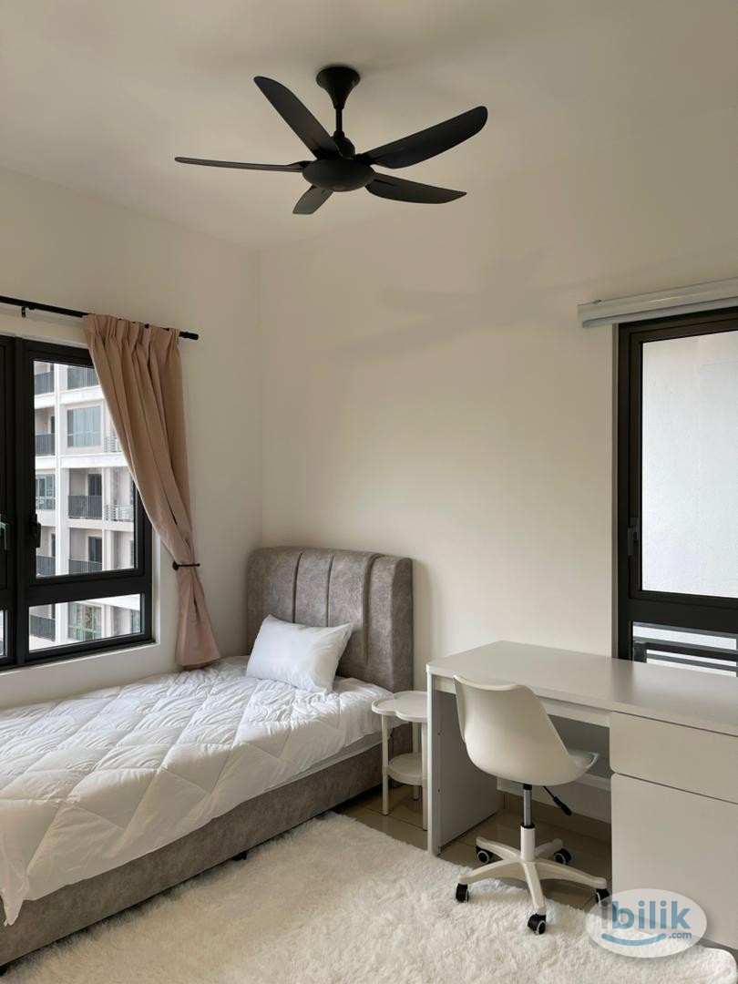 Middle Room at Damansara Perdana, Petaling Jaya - Image 3