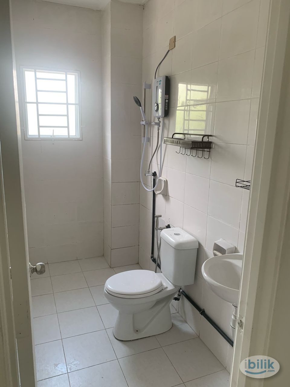 Middle Room at Cascadia Lake Vista, Puchong - Image 3