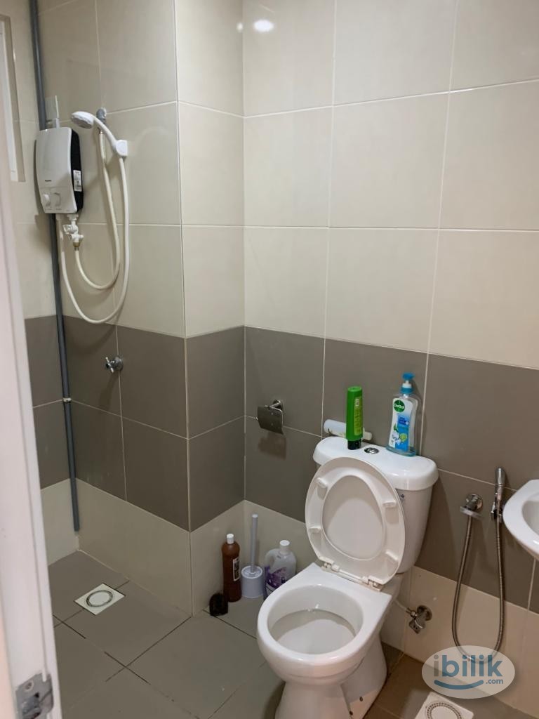 Air cond Middle Room at Saville @ D'Lake, Puchong-Nearby 5-10 min driving Puchong Utama, Cyberjaya , 5min drive to s - Image 1