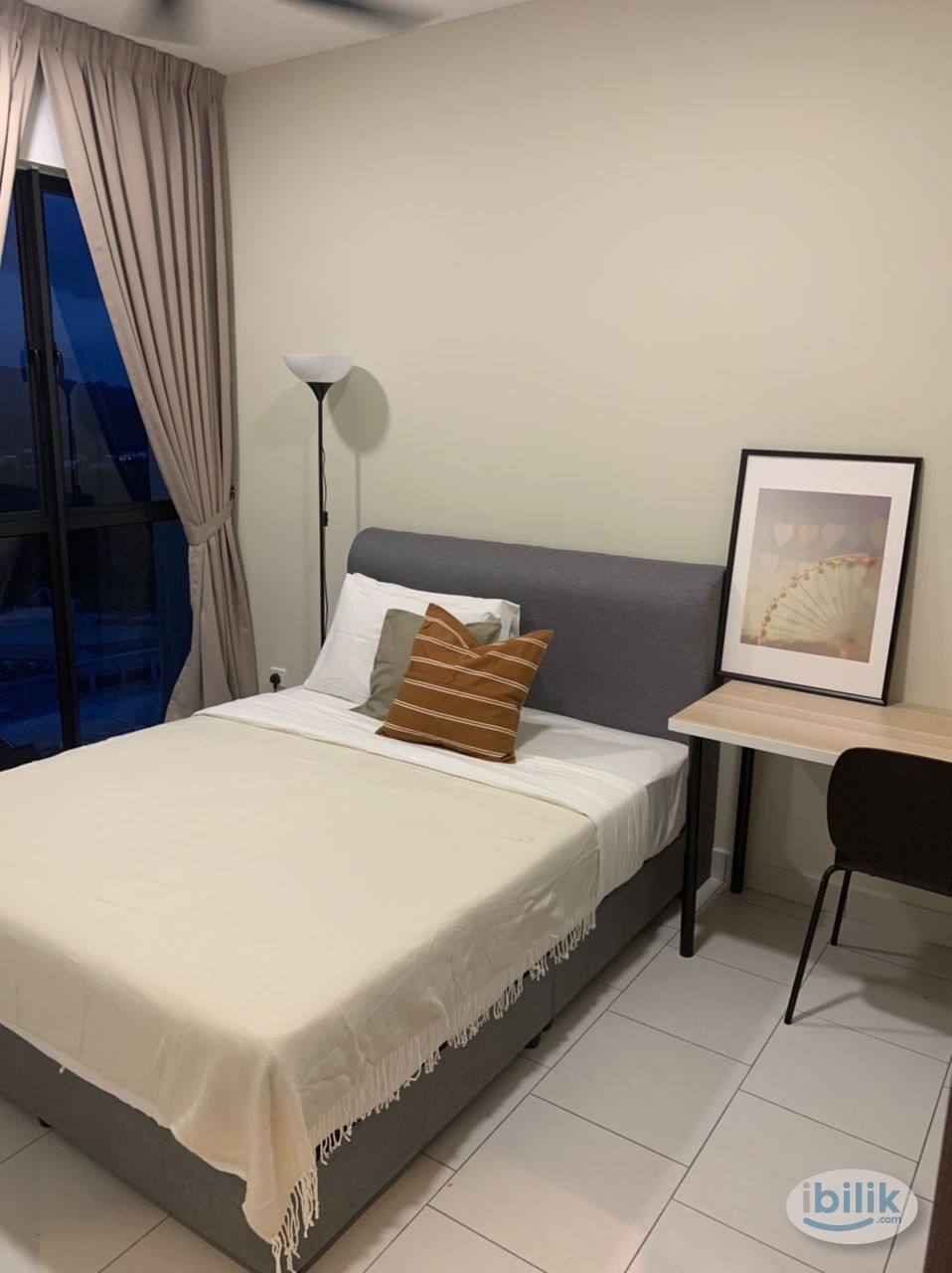 Air cond Middle Room at Astetica Residences, Seri Kembangan.5 min Walking distance to The mines Shopping mall, and KtM s - Image 1