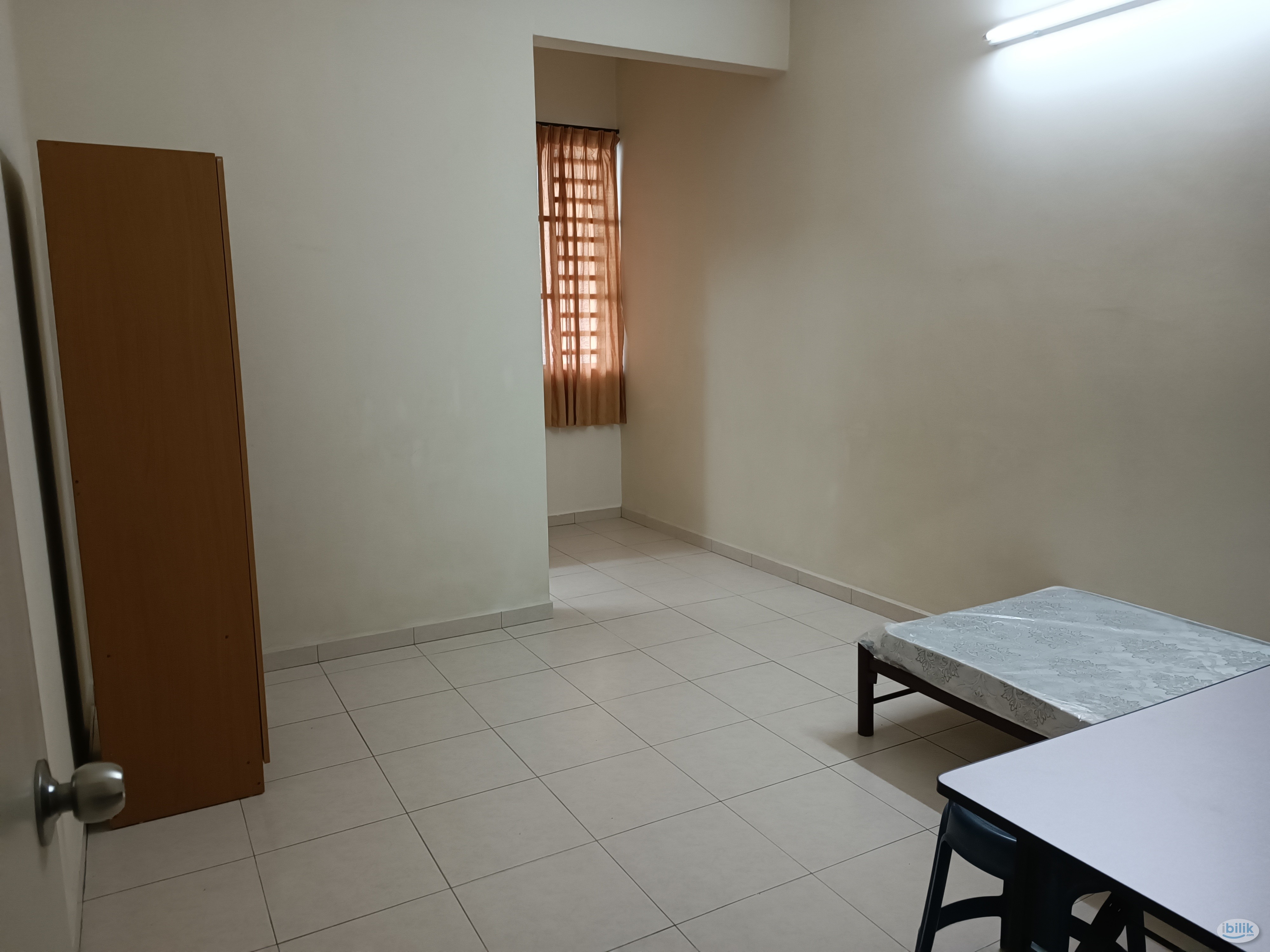 A middle room to rent - Image 1