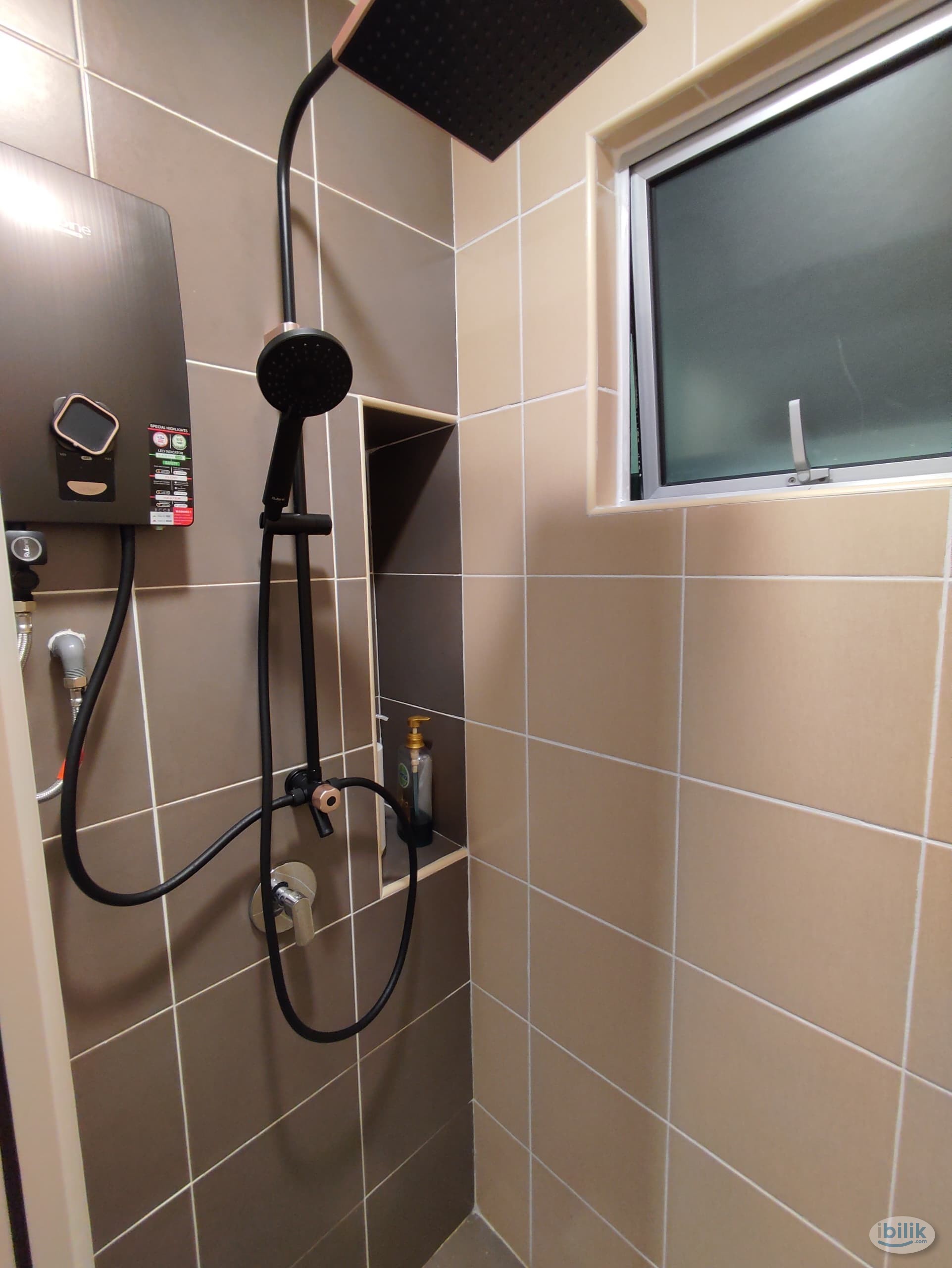 Middle Room at Razak City Residences, Sungai Besi - Image 3