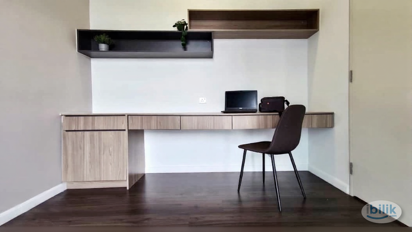 Middle room with private bathroom for rent at Novum Bangsar South - Image 3