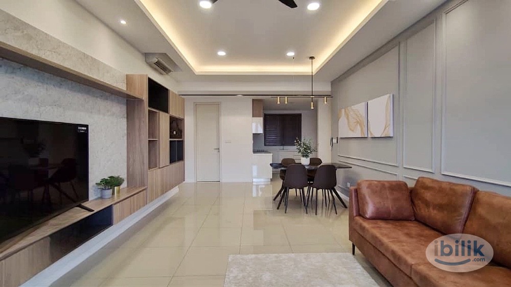 Middle room with private bathroom for rent at Novum Bangsar South - Image 5