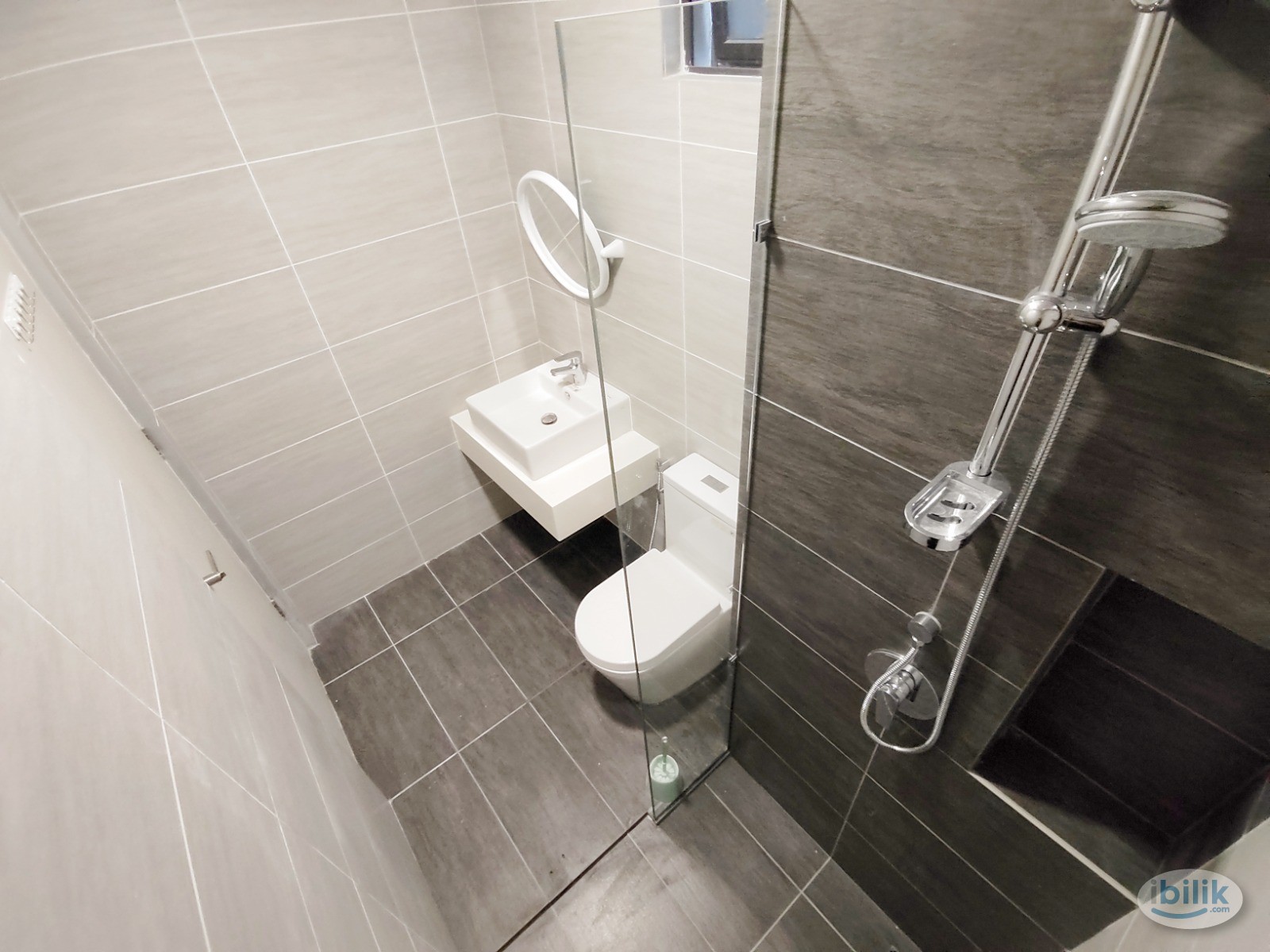 OWN BALCONY ROOM FULLY FURNISHED AT TRION KL SUNGAI BESI - Image 4
