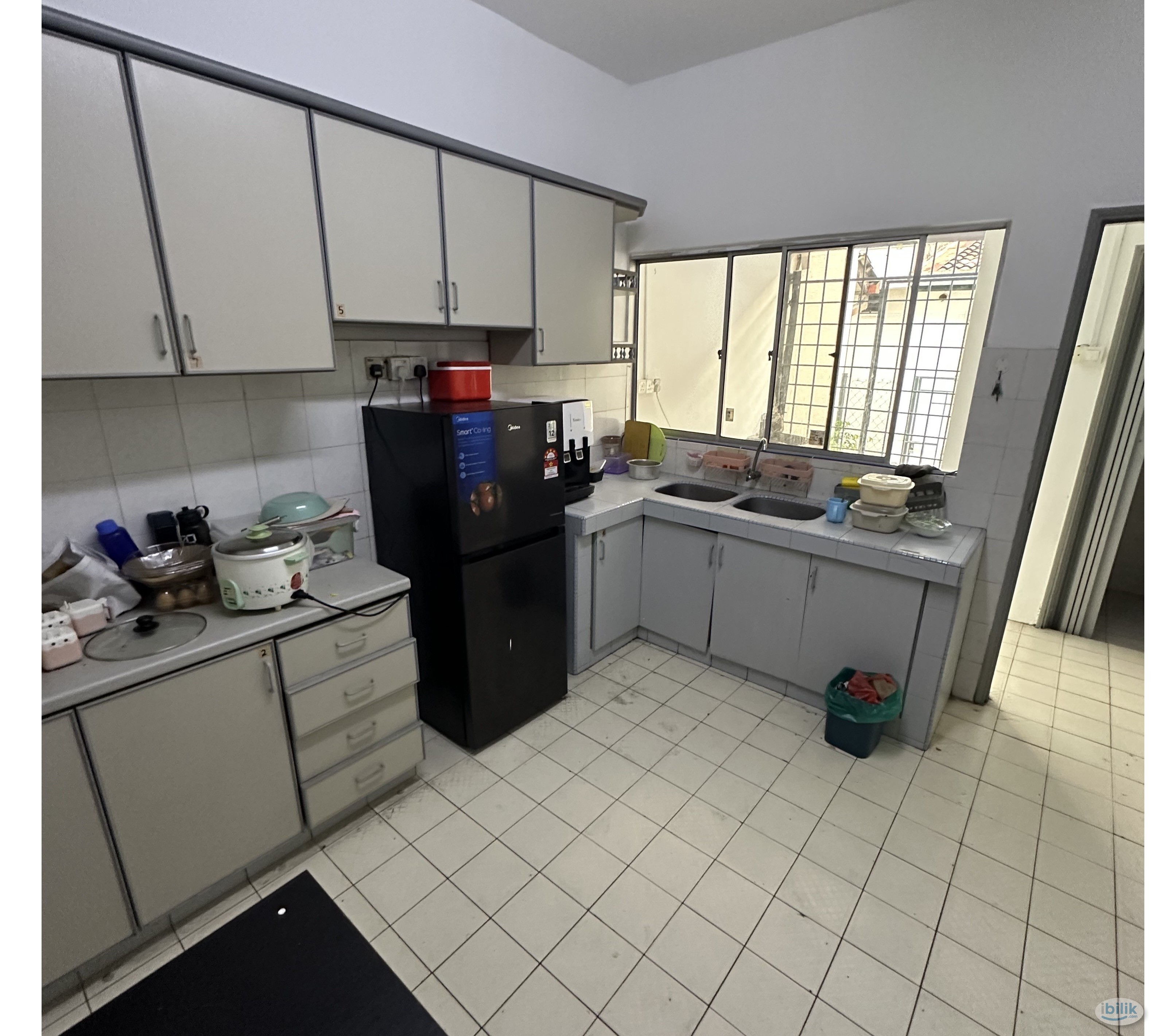 ‼️🤩 SPACIOUS ROOM IN BANDAR UTAMA 🚶‍♀️‼️ 🚊 MOVE IN IMMEDIATELY WITH ZERO DEPOSIT 😱 - Image 3