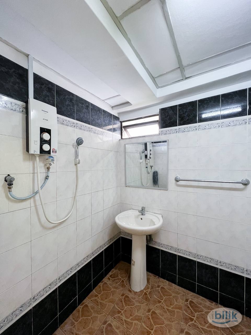 Single Room at Vista Komanwel, Bukit Jalil - Image 4