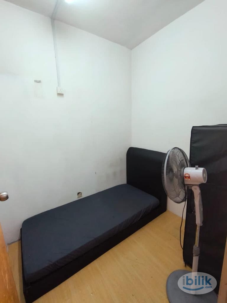 Single Room at Sri Dahlia Apartment, Bandar Puteri Puchong - Image 1