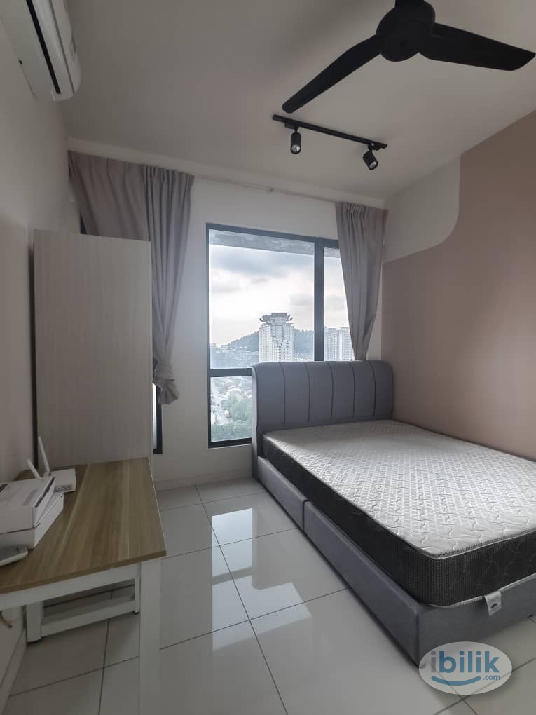 Middle Room at Emerald 9, Cheras - Image 1