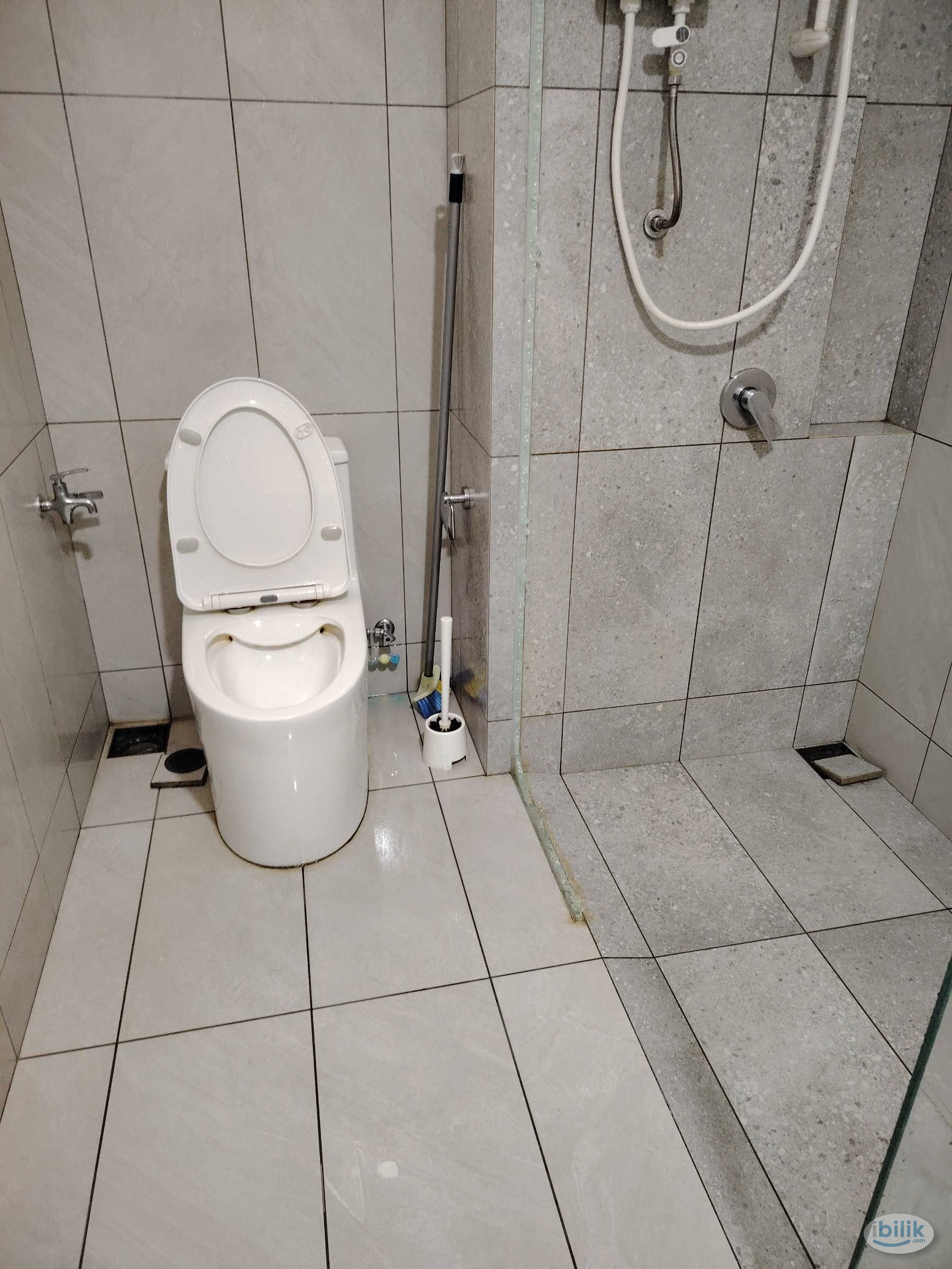 Middle Room at Emerald 9, Cheras - Image 5