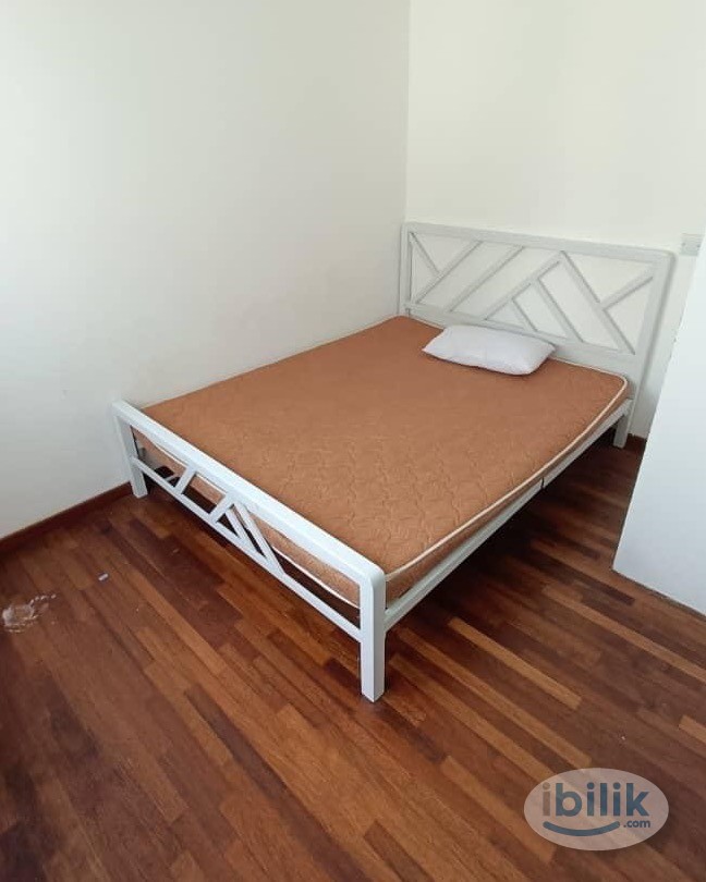 🚗5 Mins driving distance to SETIA CITY MALL ⭐One Month Deposit Only ⭐ Middle Room for Rent at Setia Indah Setia Alam - Image 1